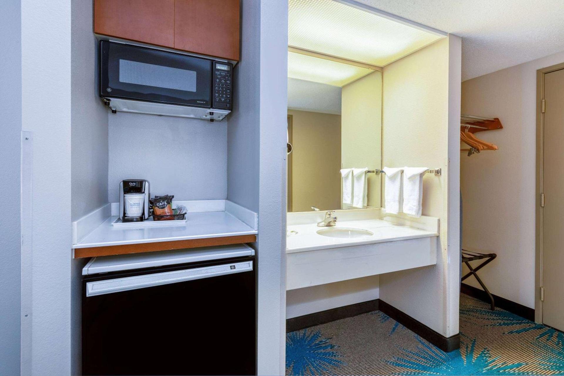 Days Inn & Suites by Wyndham Denver International Airport photo 23