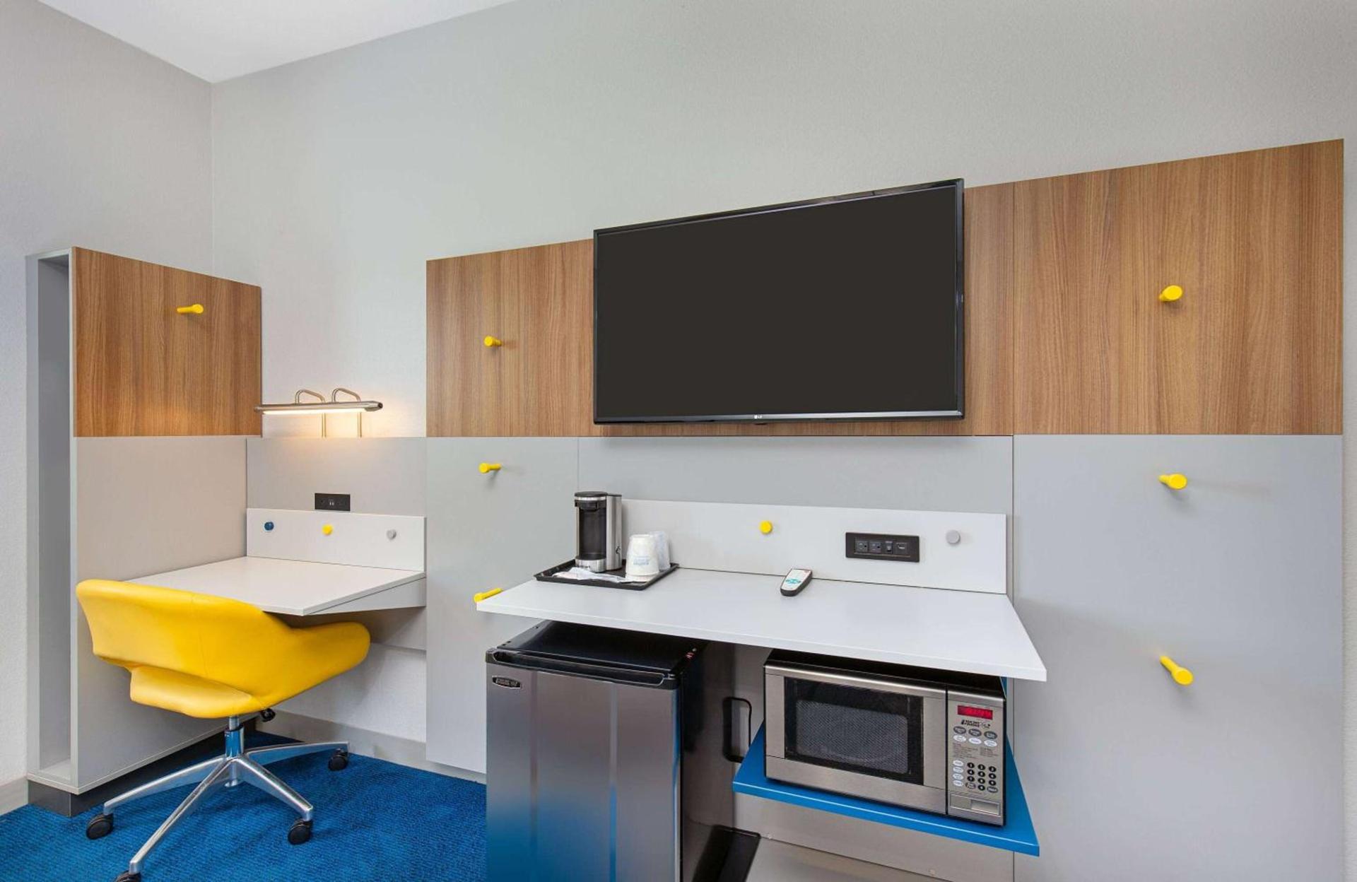 Microtel Inn and Suites by Wyndham photo 21