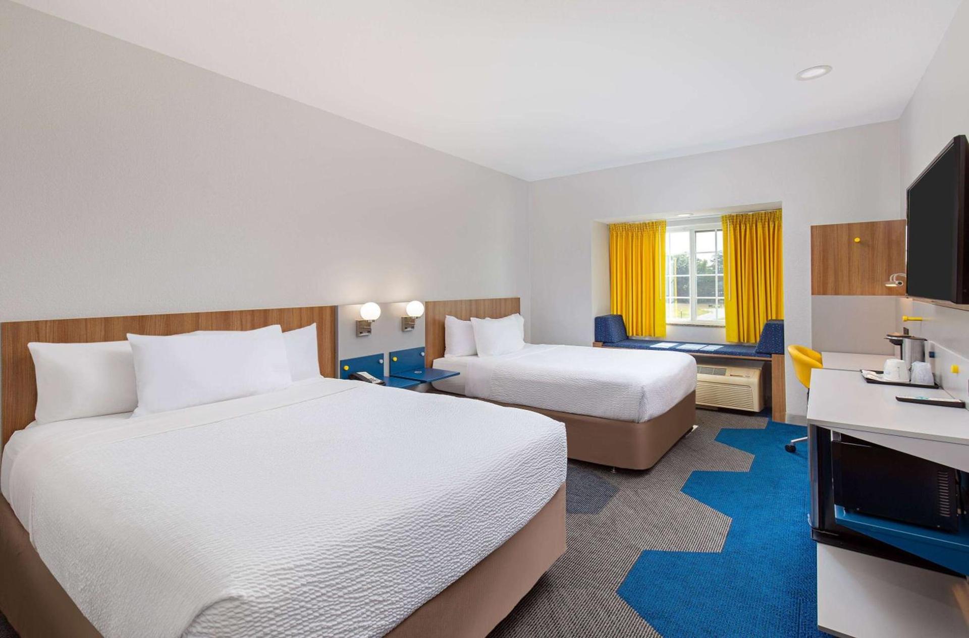 Microtel Inn and Suites by Wyndham photo 22