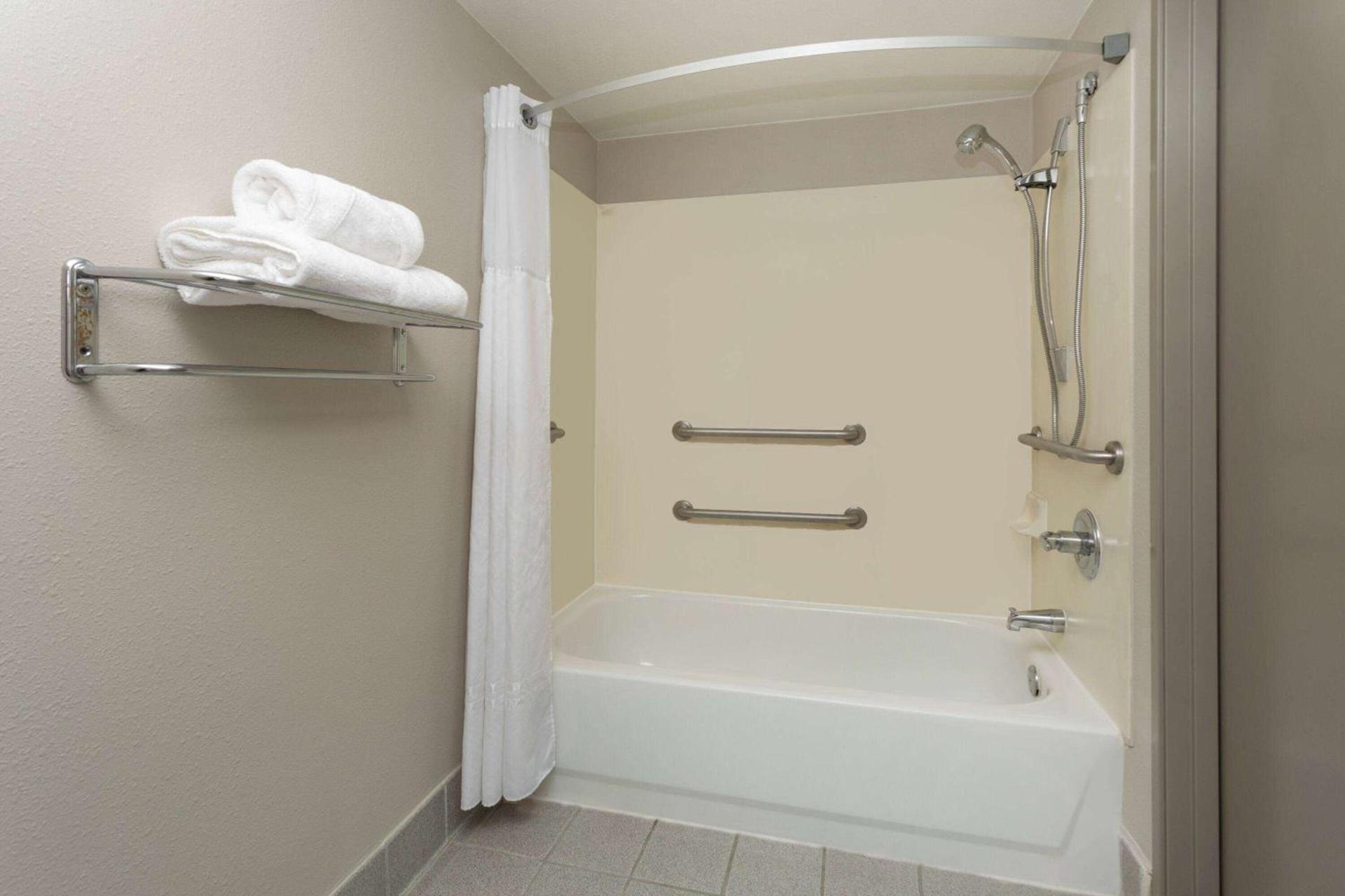 Days Inn & Suites by Wyndham Denver International Airport photo 25