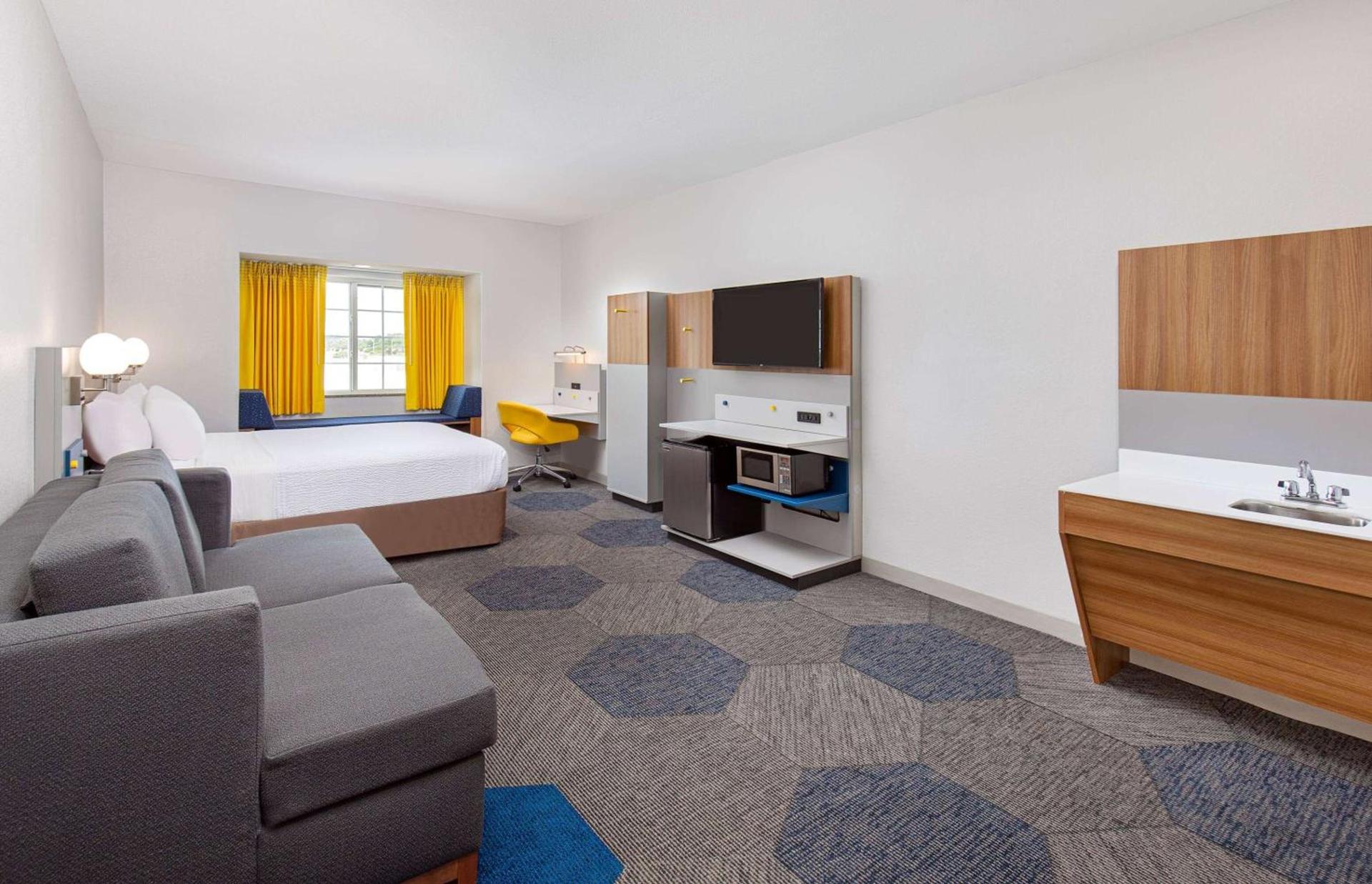 Microtel Inn and Suites by Wyndham photo 25