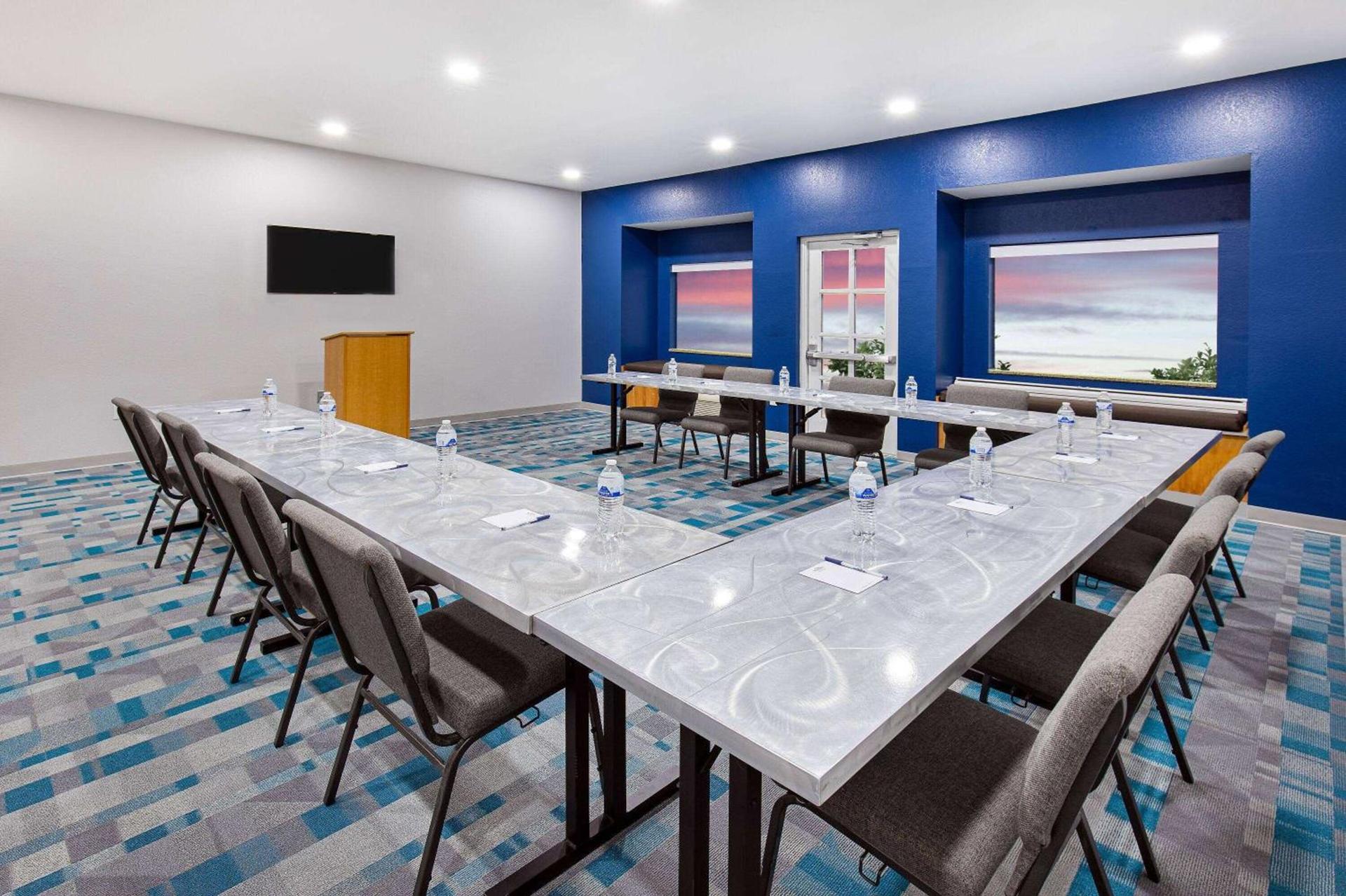 Microtel Inn and Suites by Wyndham photo 27