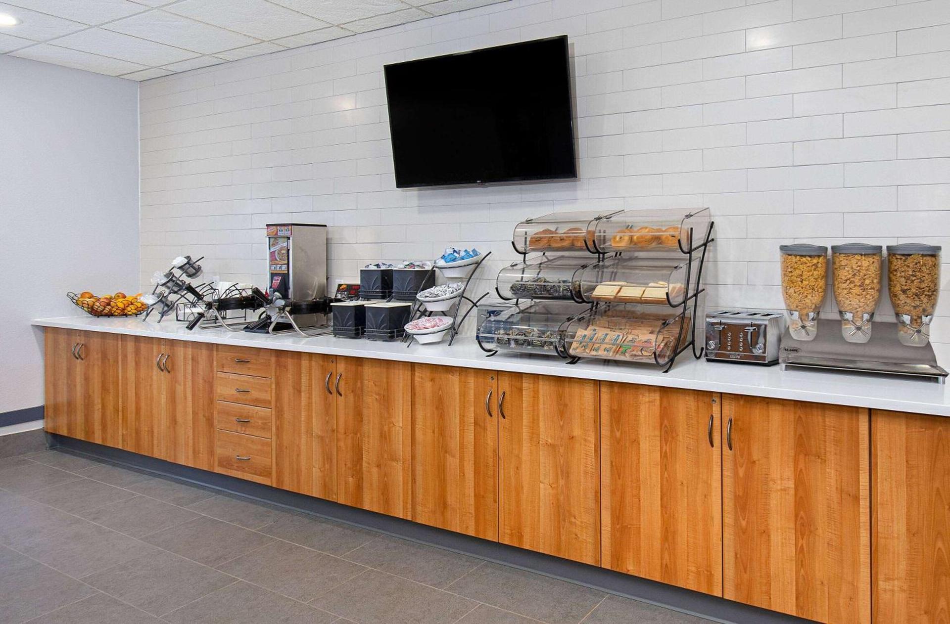 Microtel Inn and Suites by Wyndham photo 28