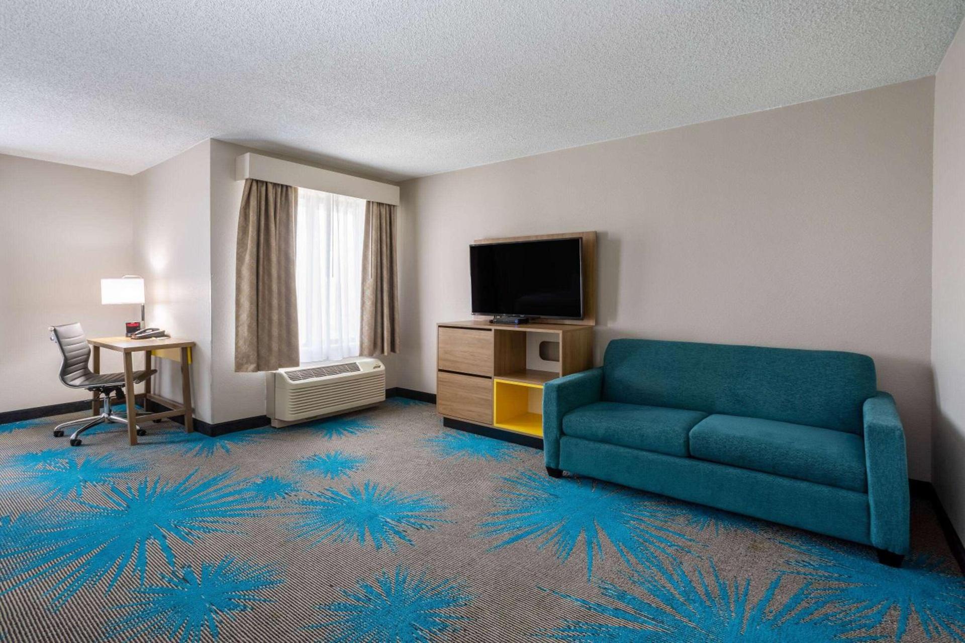 Days Inn & Suites by Wyndham Denver International Airport photo 31
