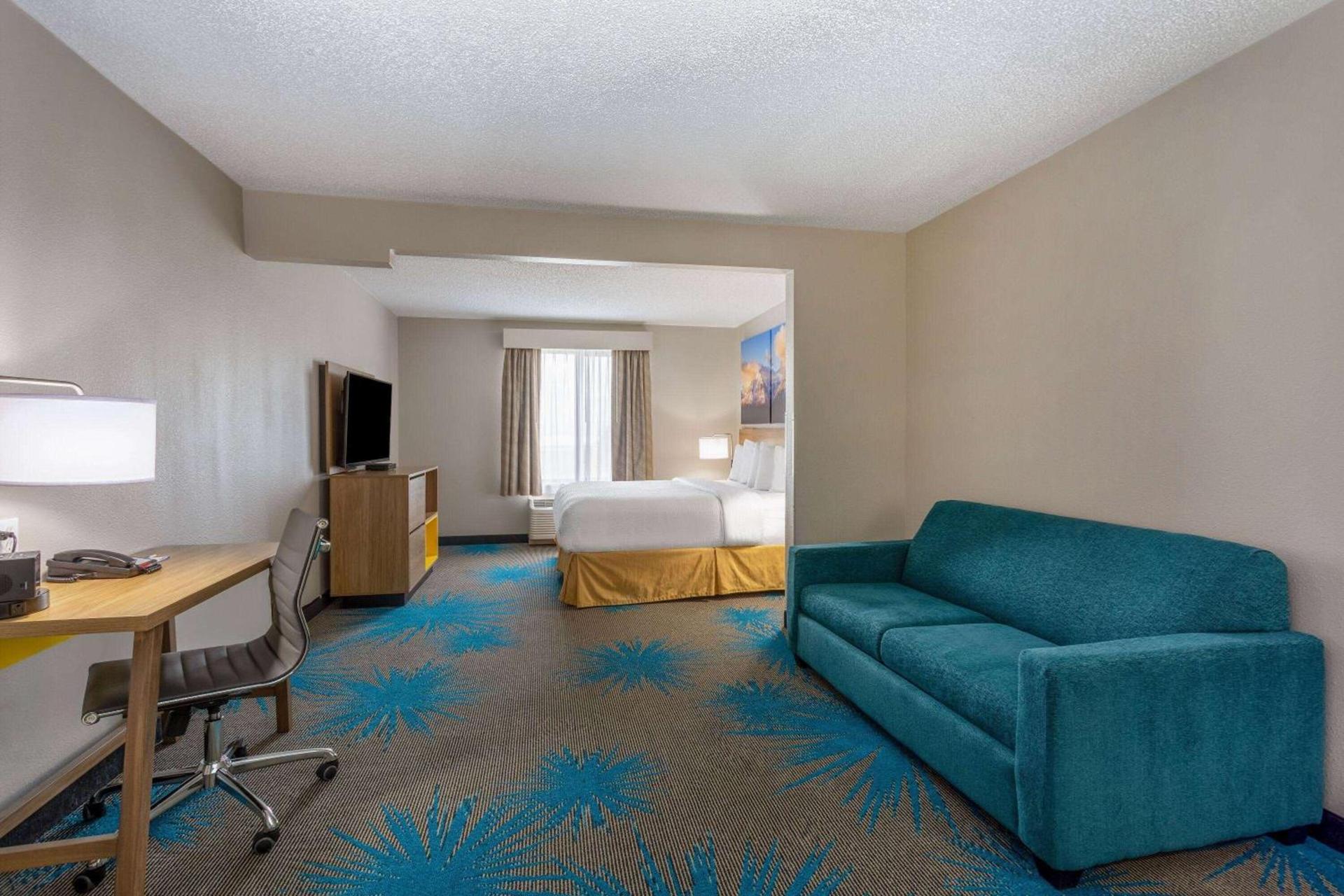 Days Inn & Suites by Wyndham Denver International Airport photo 32