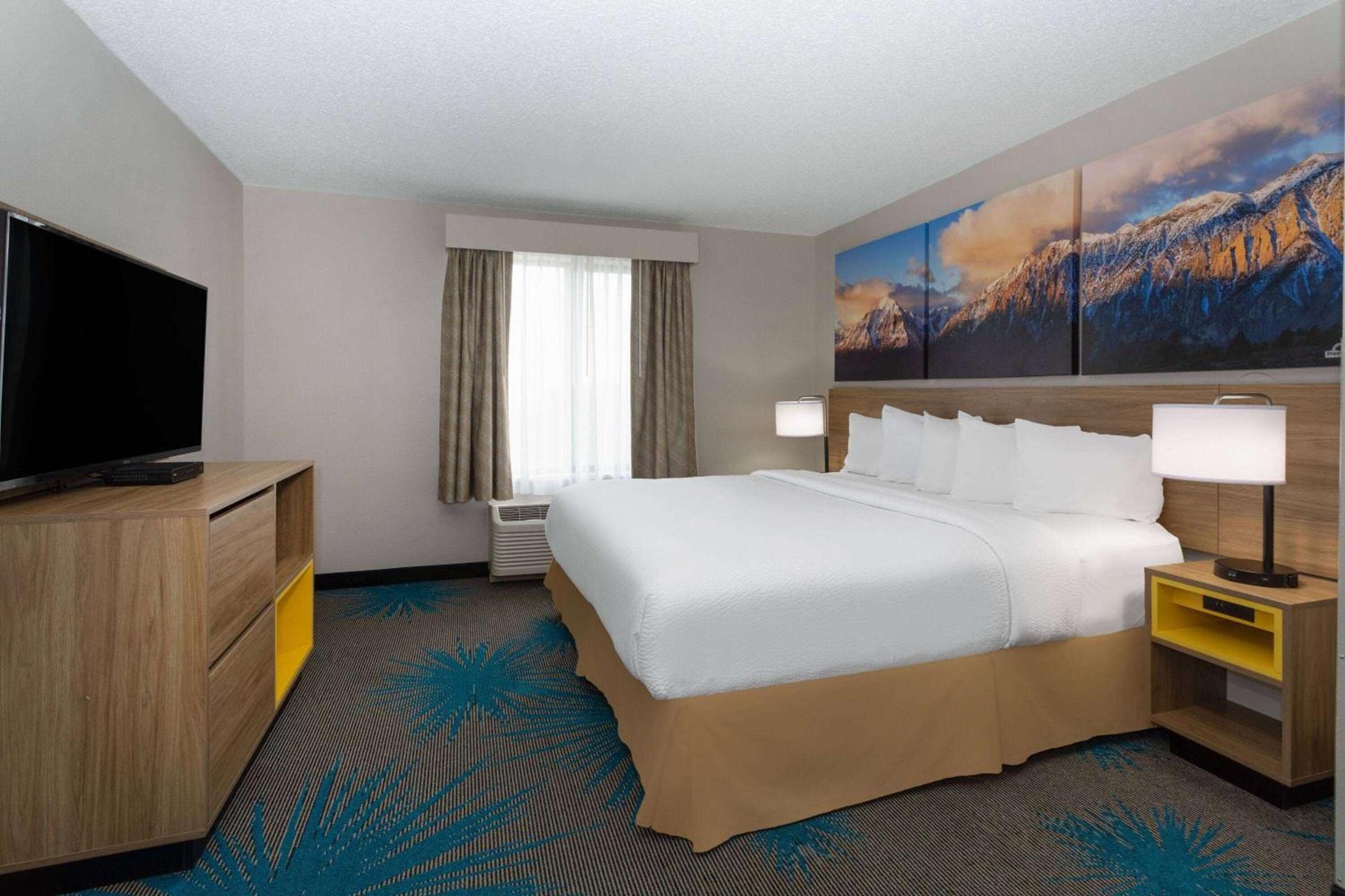 Days Inn & Suites by Wyndham Denver International Airport photo 33