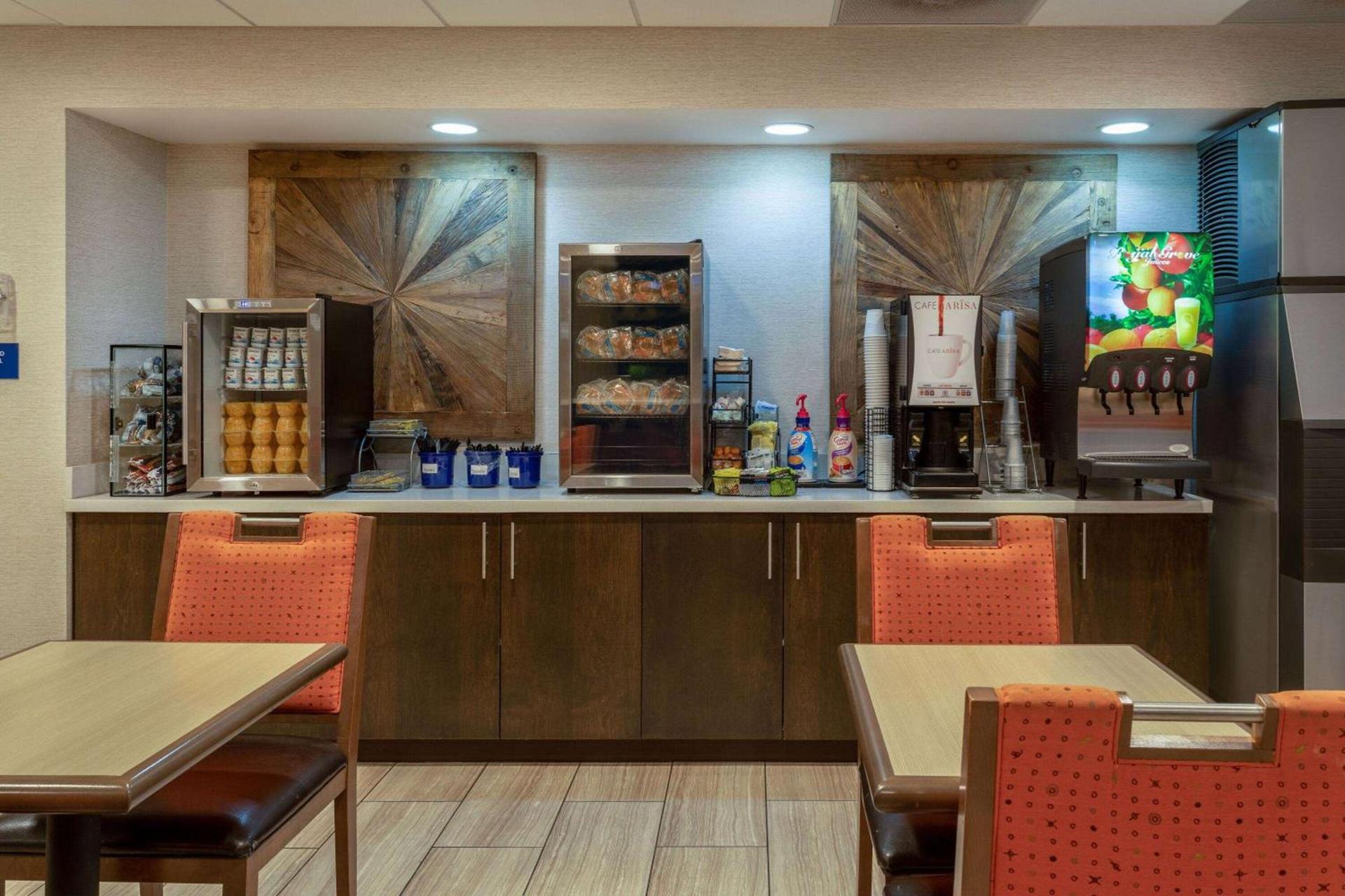 Days Inn & Suites by Wyndham Denver International Airport photo 37