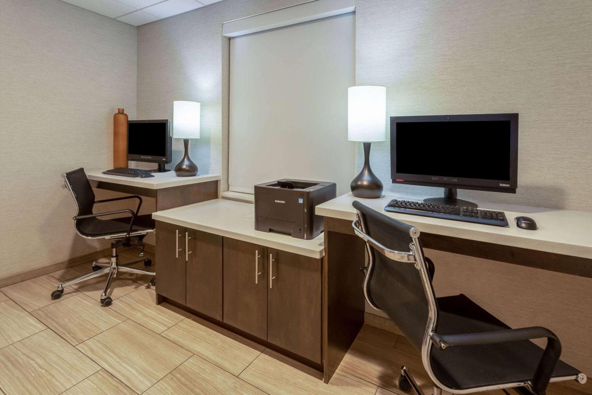 Days Inn & Suites by Wyndham Denver International Airport photo 41