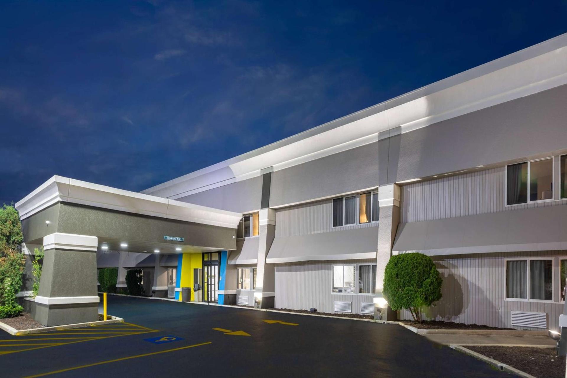 Days Inn by Wyndham Pleasant Prairie Kenosha photo 6