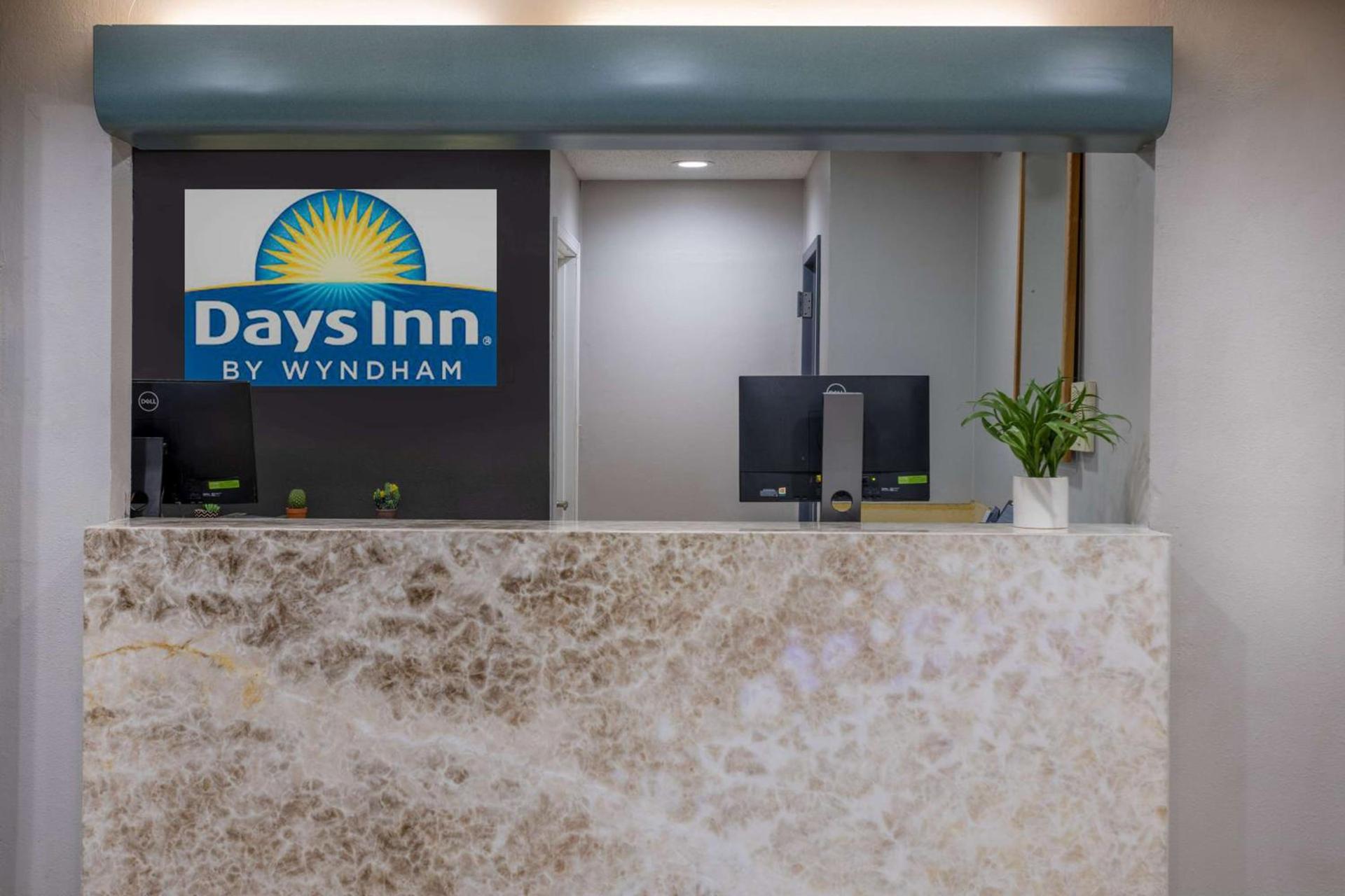 Days Inn by Wyndham Pleasant Prairie Kenosha photo 10
