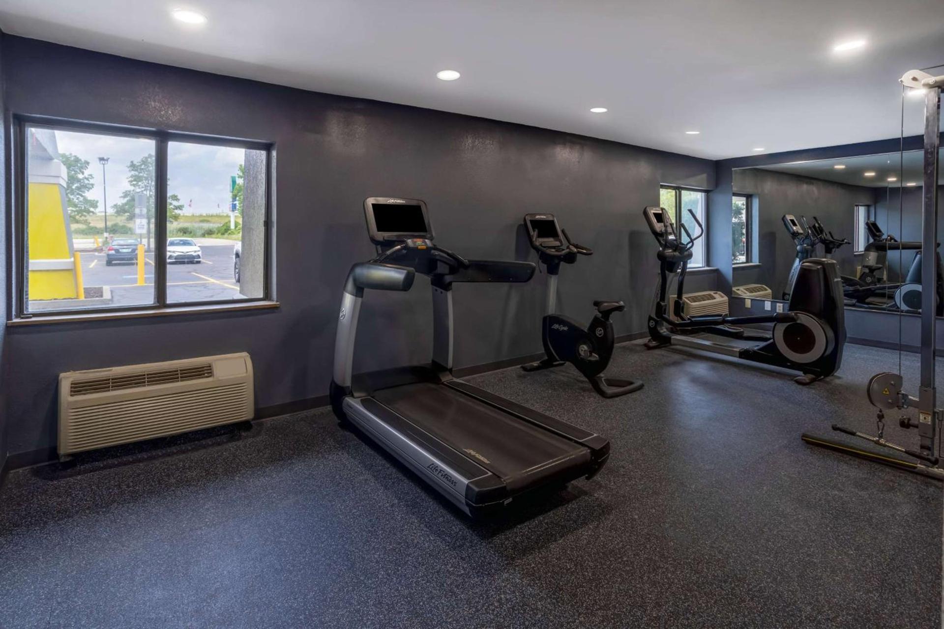 Days Inn by Wyndham Pleasant Prairie Kenosha photo 14