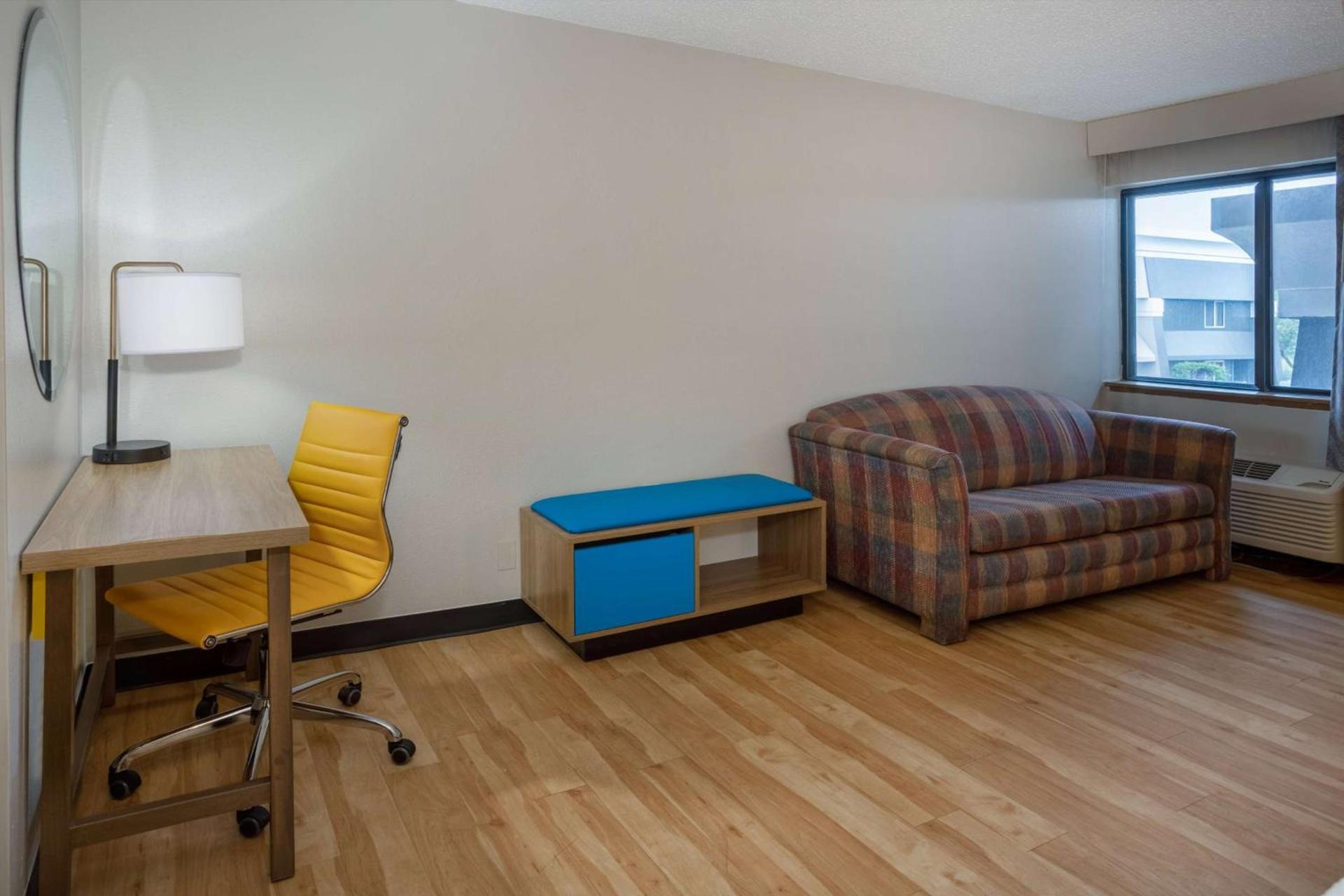 Days Inn by Wyndham Pleasant Prairie Kenosha photo 23