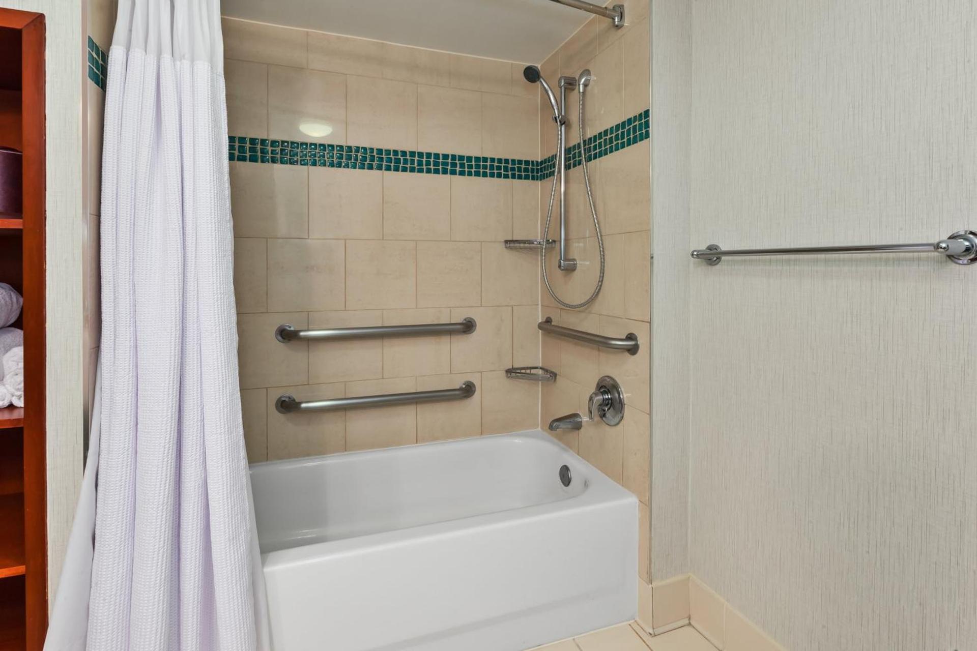 Crowne Plaza Dulles Airport by IHG photo 62