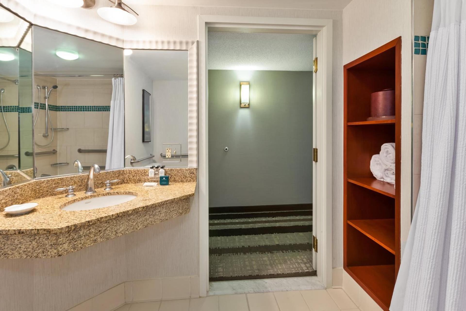 Crowne Plaza Dulles Airport by IHG photo 66