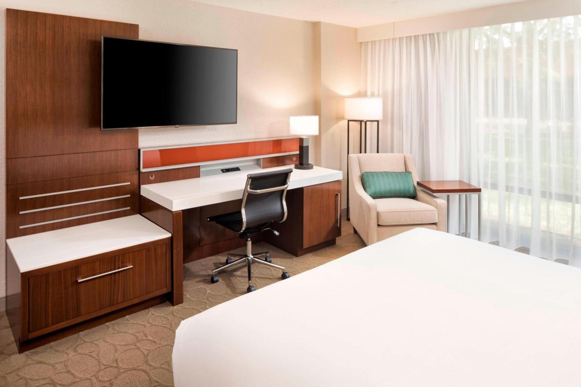 Delta Hotels by Marriott Minneapolis Northeast photo 12
