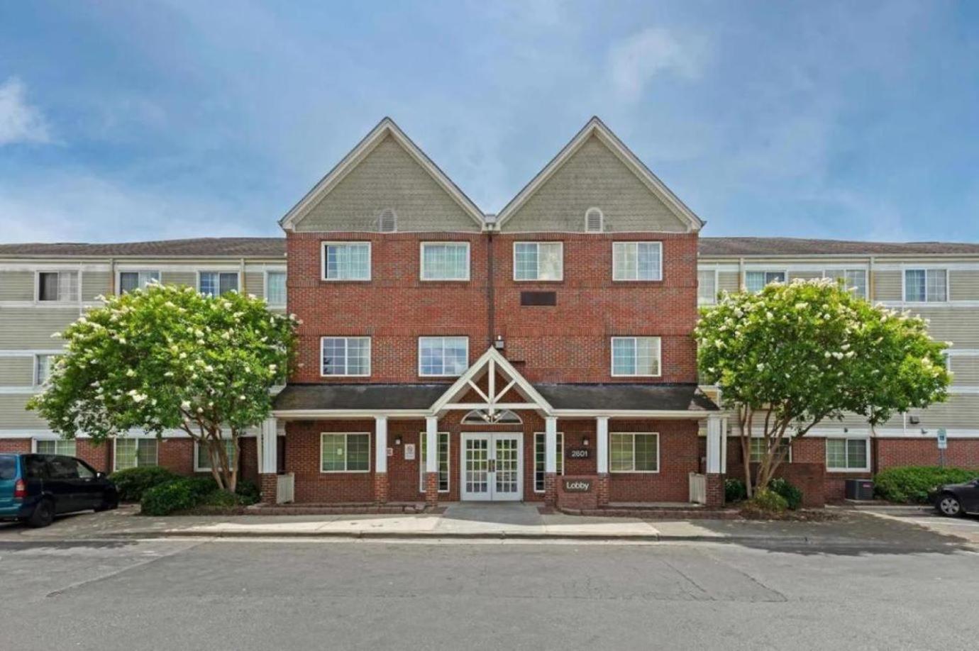 MainStay Suites Raleigh North photo 1