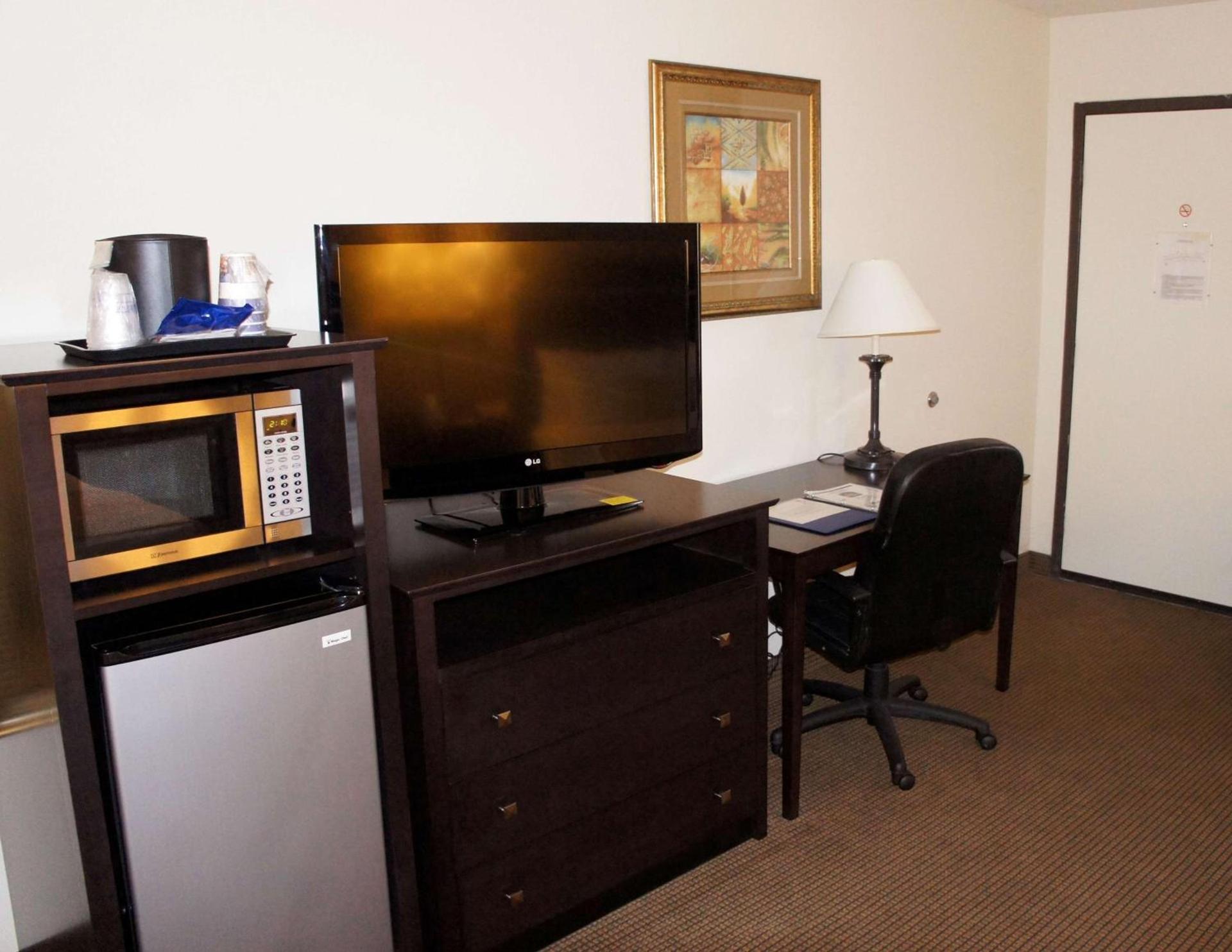 Best Western Plus Pleasanton Inn photo 23