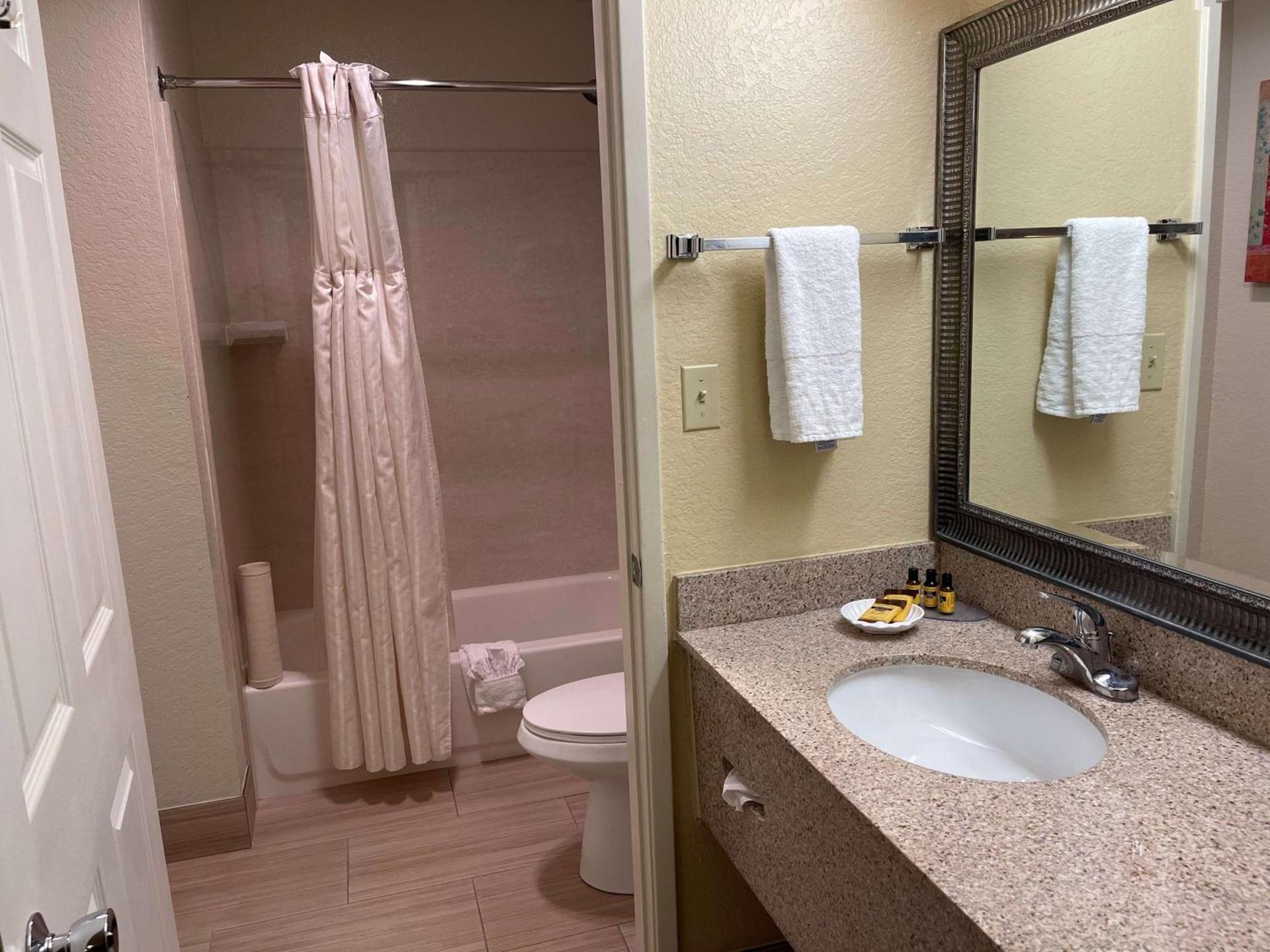 Best Western Plus Pleasanton Inn photo 25