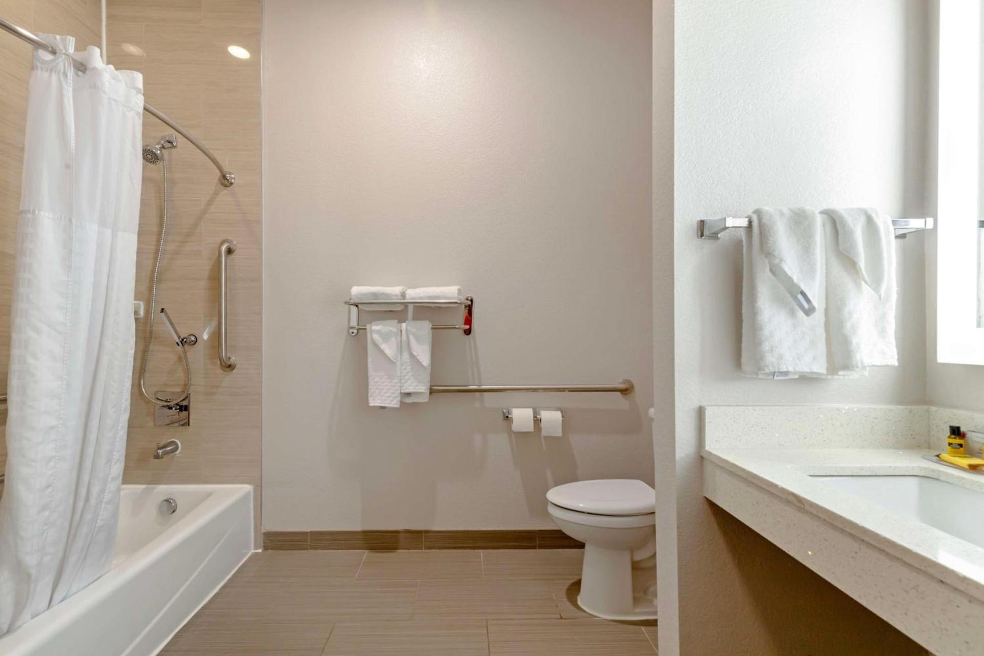 Best Western Plus Pleasanton Hotel photo 28