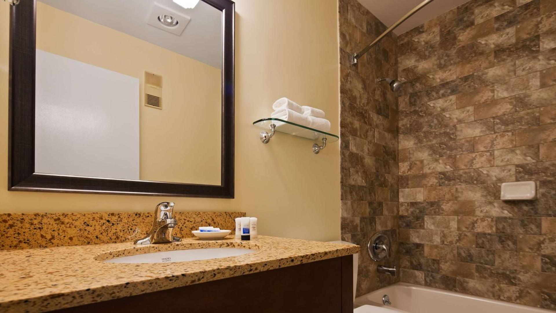 Best Western Plus Windjammer Inn & Conference Center photo 49