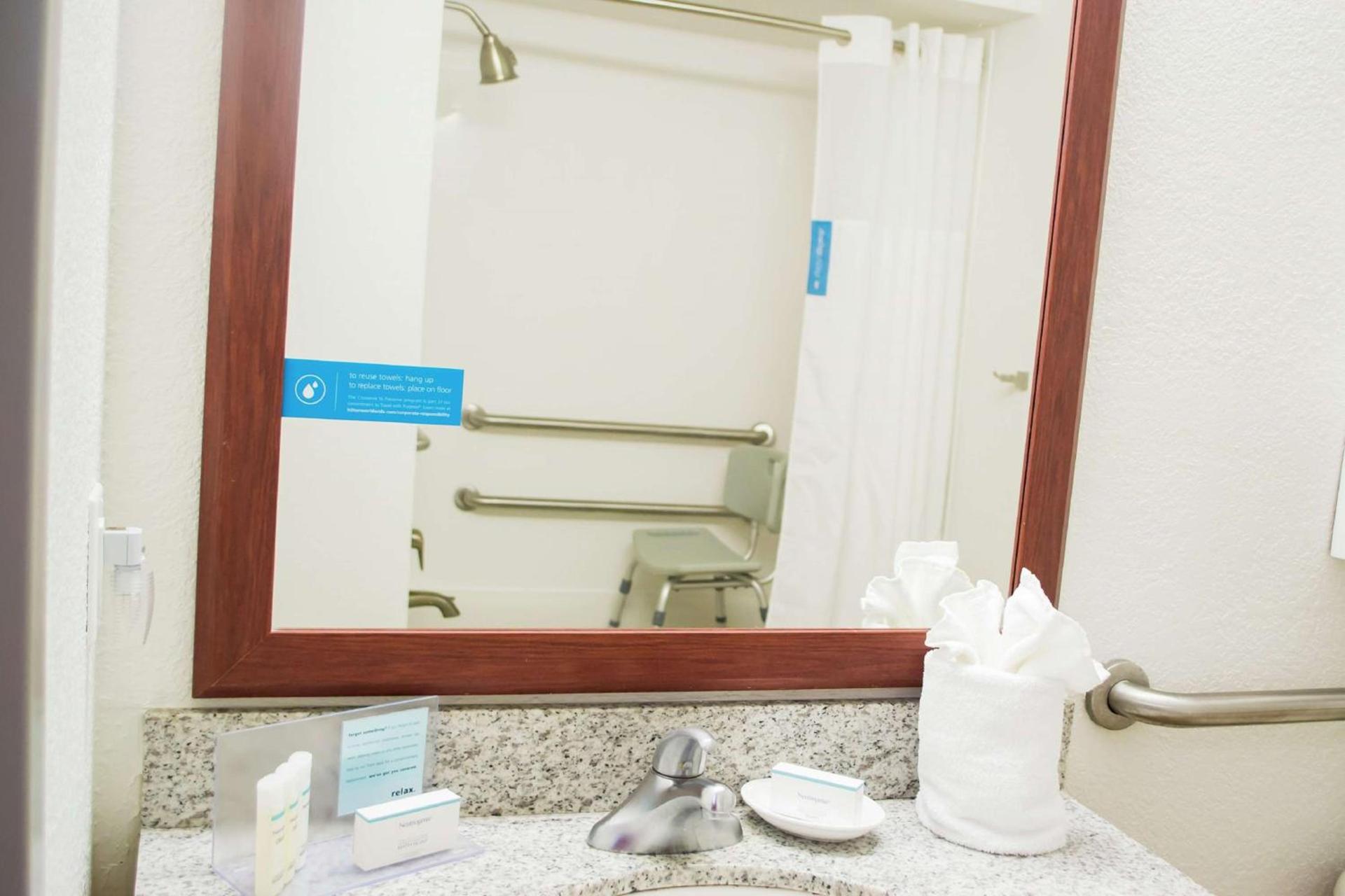 Hampton Inn Marion photo 14
