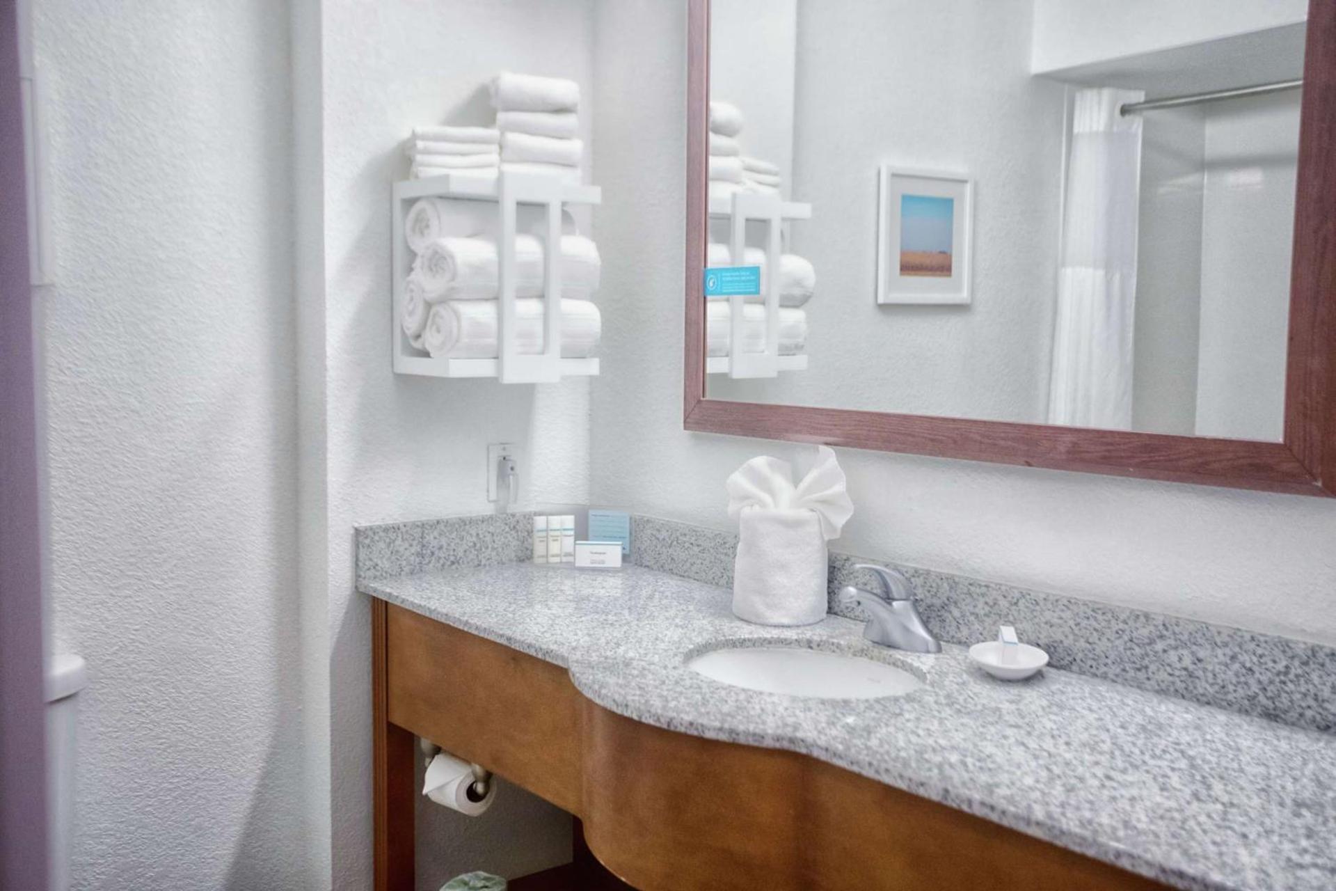 Hampton Inn Marion photo 28