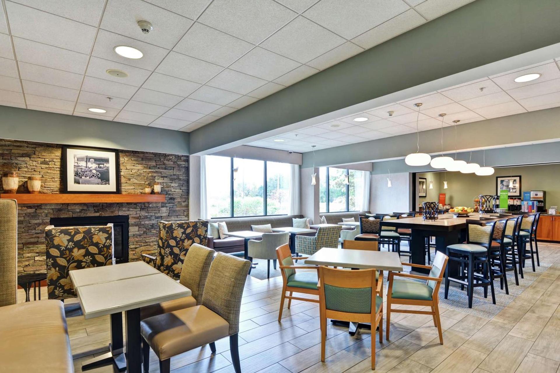 Hampton Inn Lewisburg photo 6