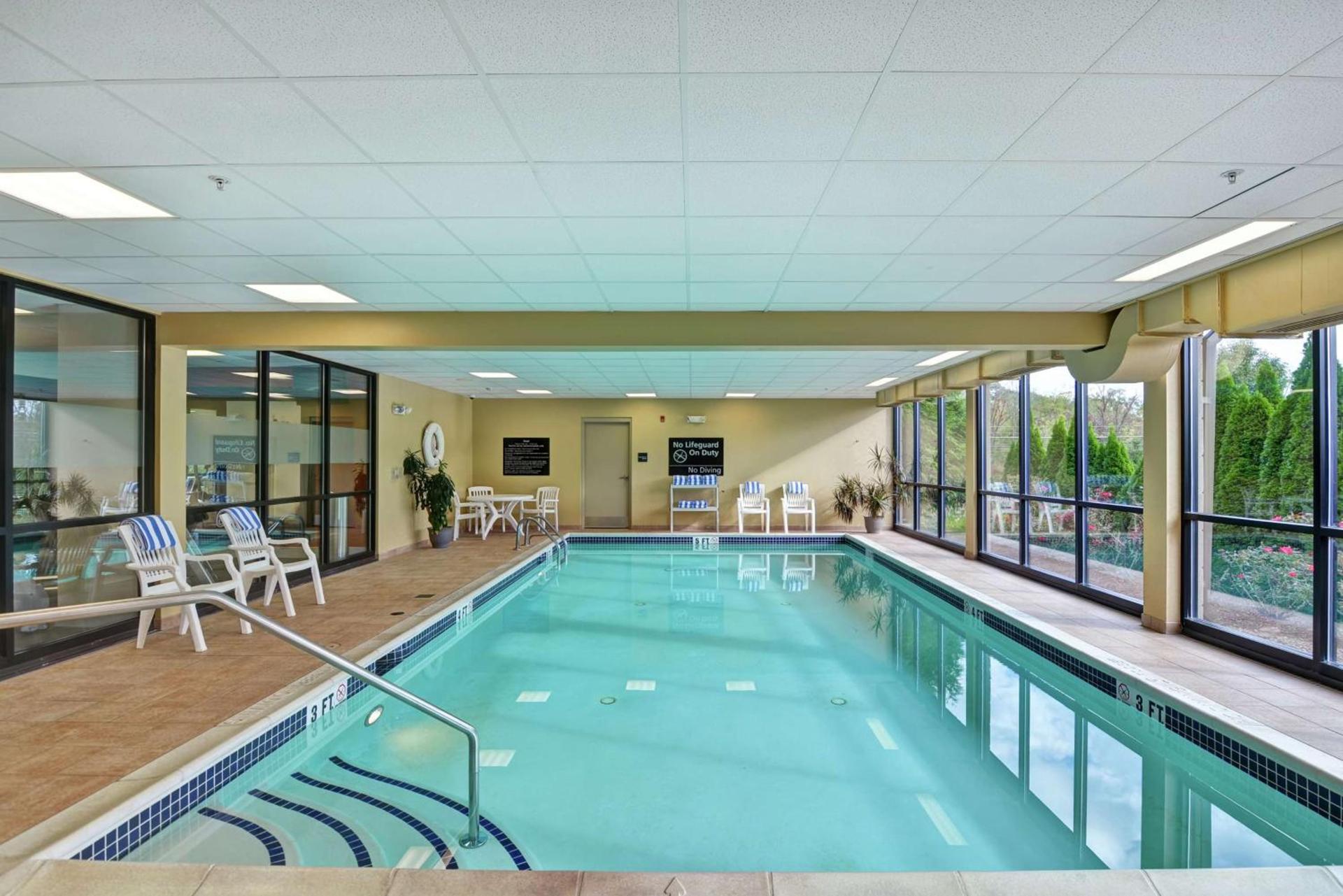 Hampton Inn Lewisburg photo 2