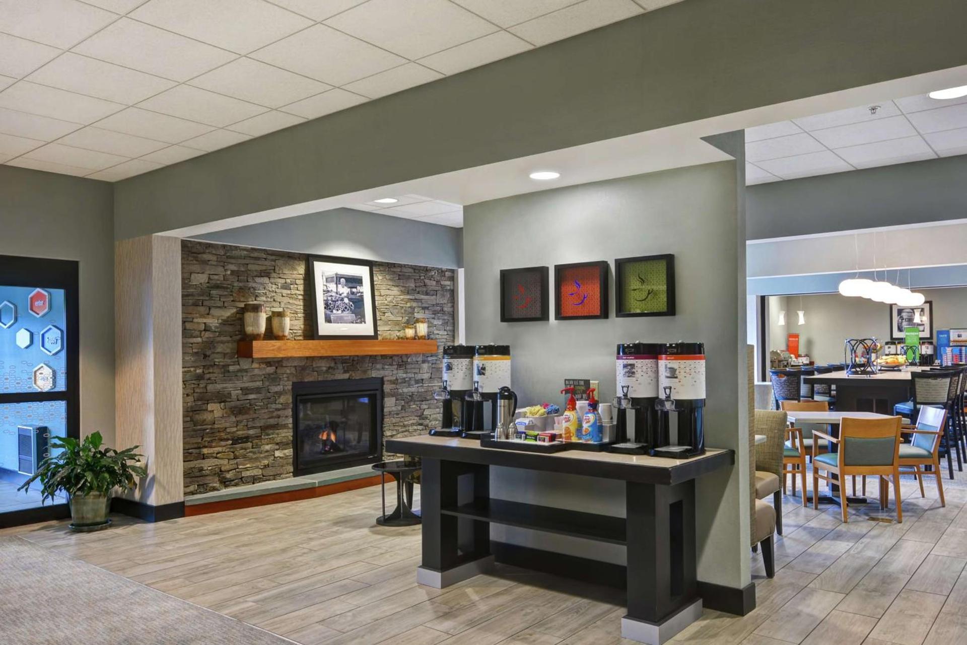 Hampton Inn Lewisburg photo 9