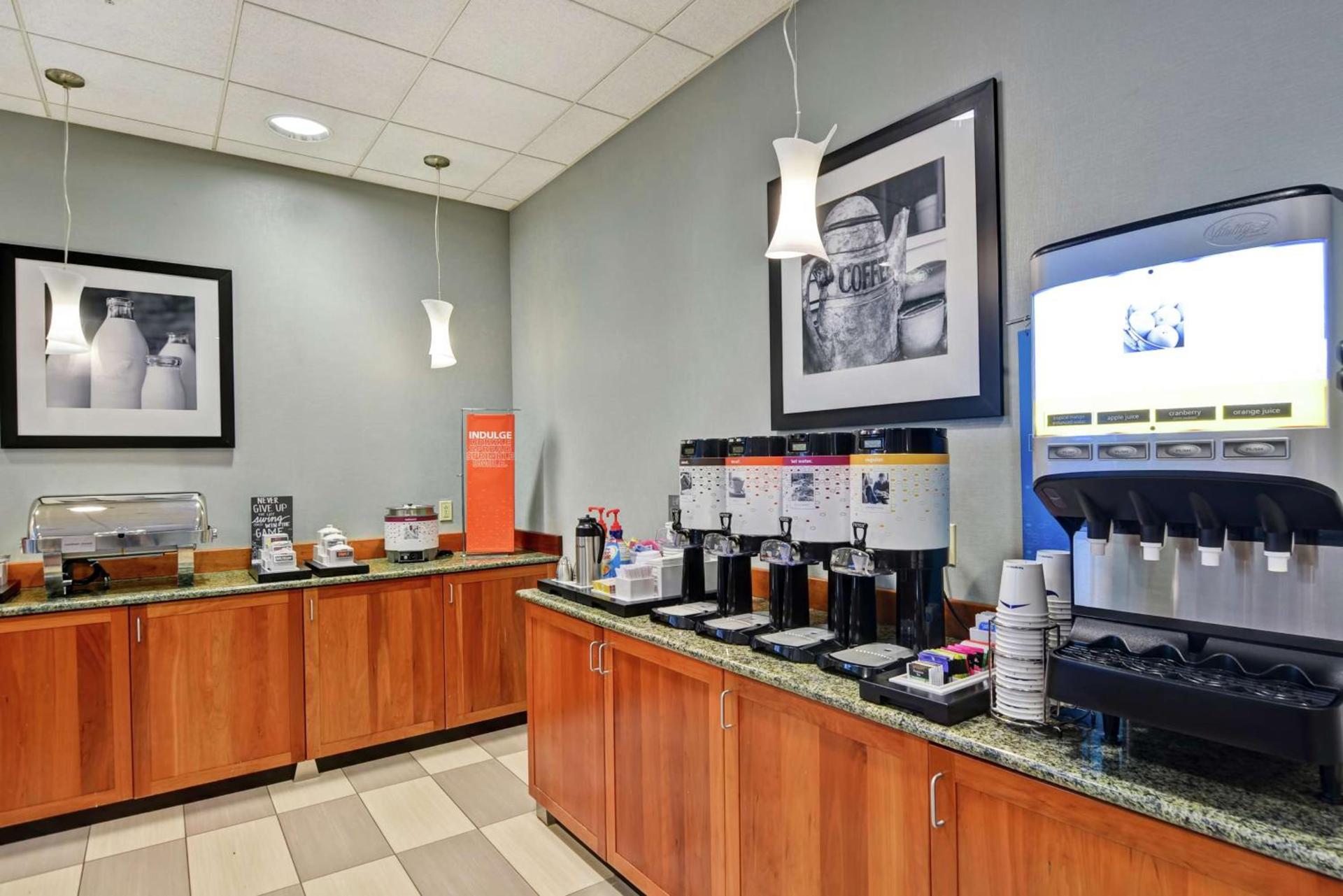 Hampton Inn Lewisburg photo 11