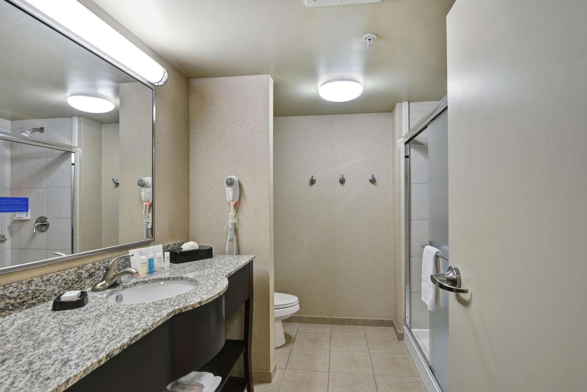 Hampton Inn Lewisburg photo 17