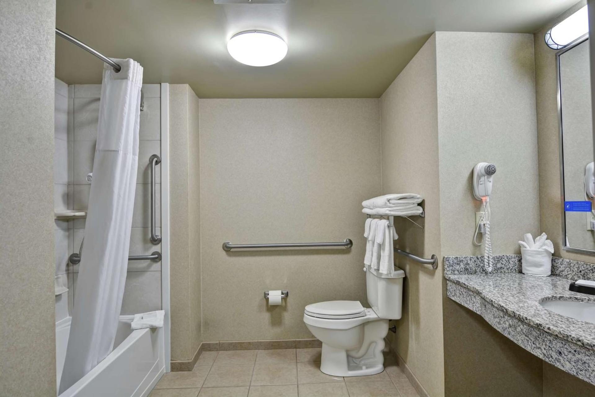 Hampton Inn Lewisburg photo 19
