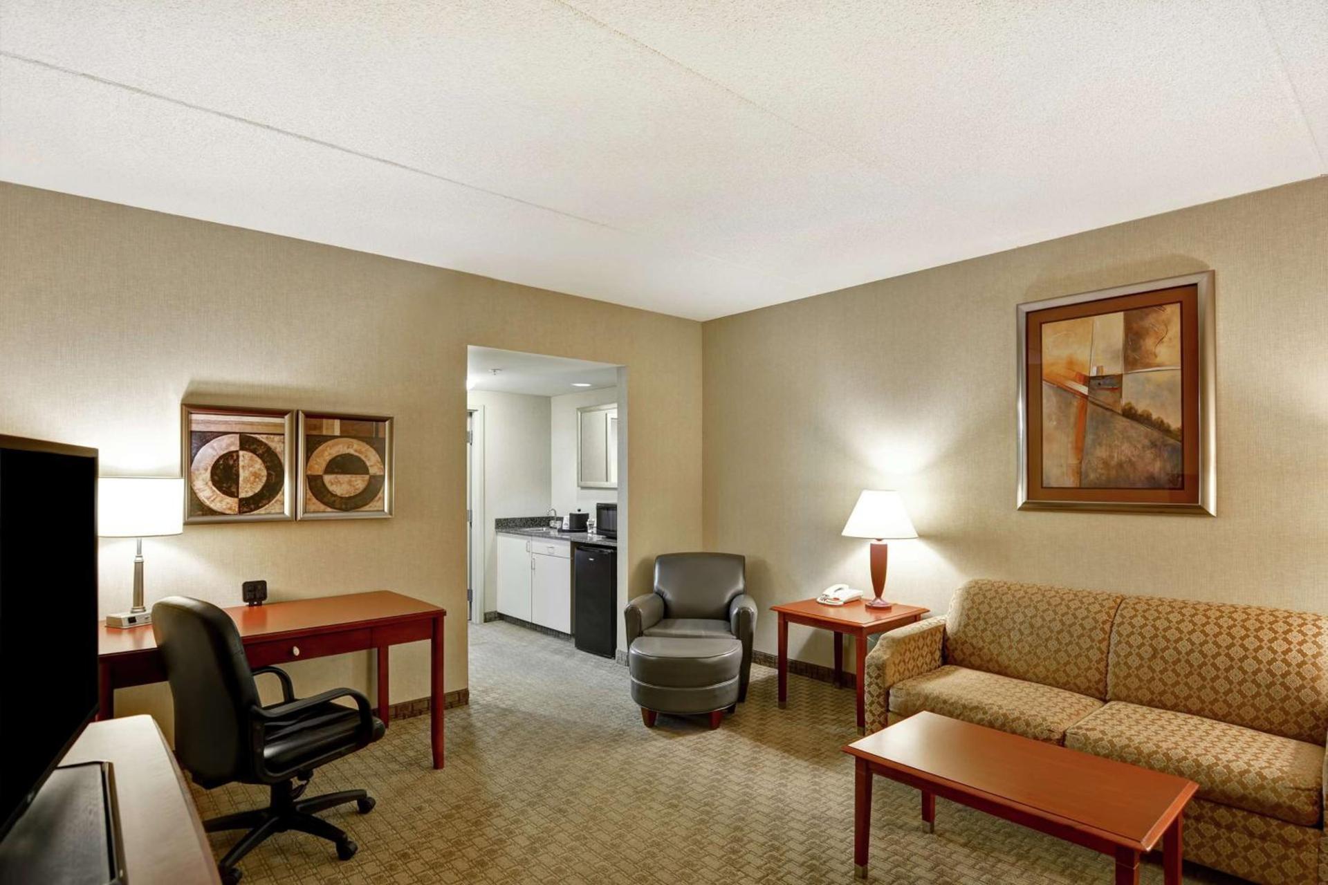 Hampton Inn Lewisburg photo 28