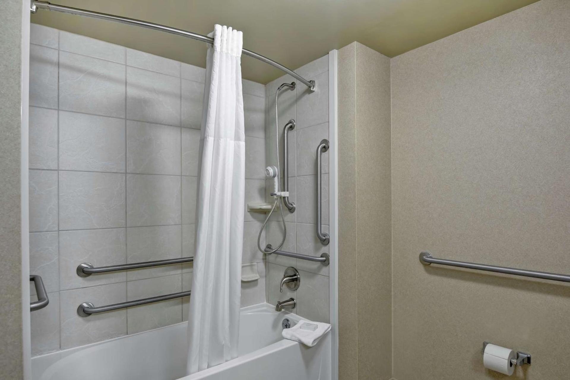 Hampton Inn Lewisburg photo 34