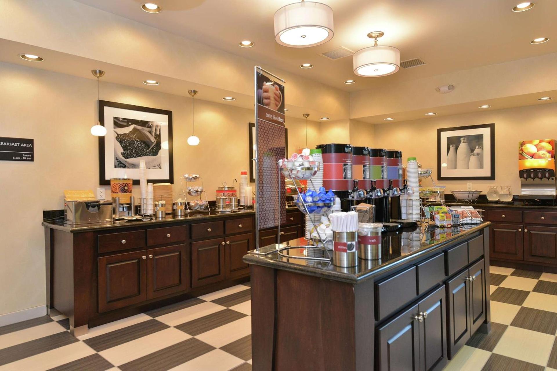 Hampton Inn Middletown photo 17