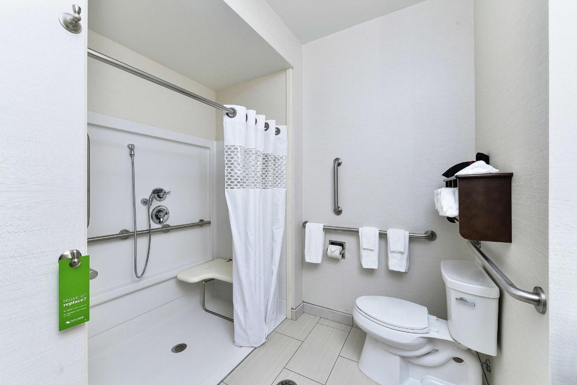 Hampton Inn Middletown photo 31