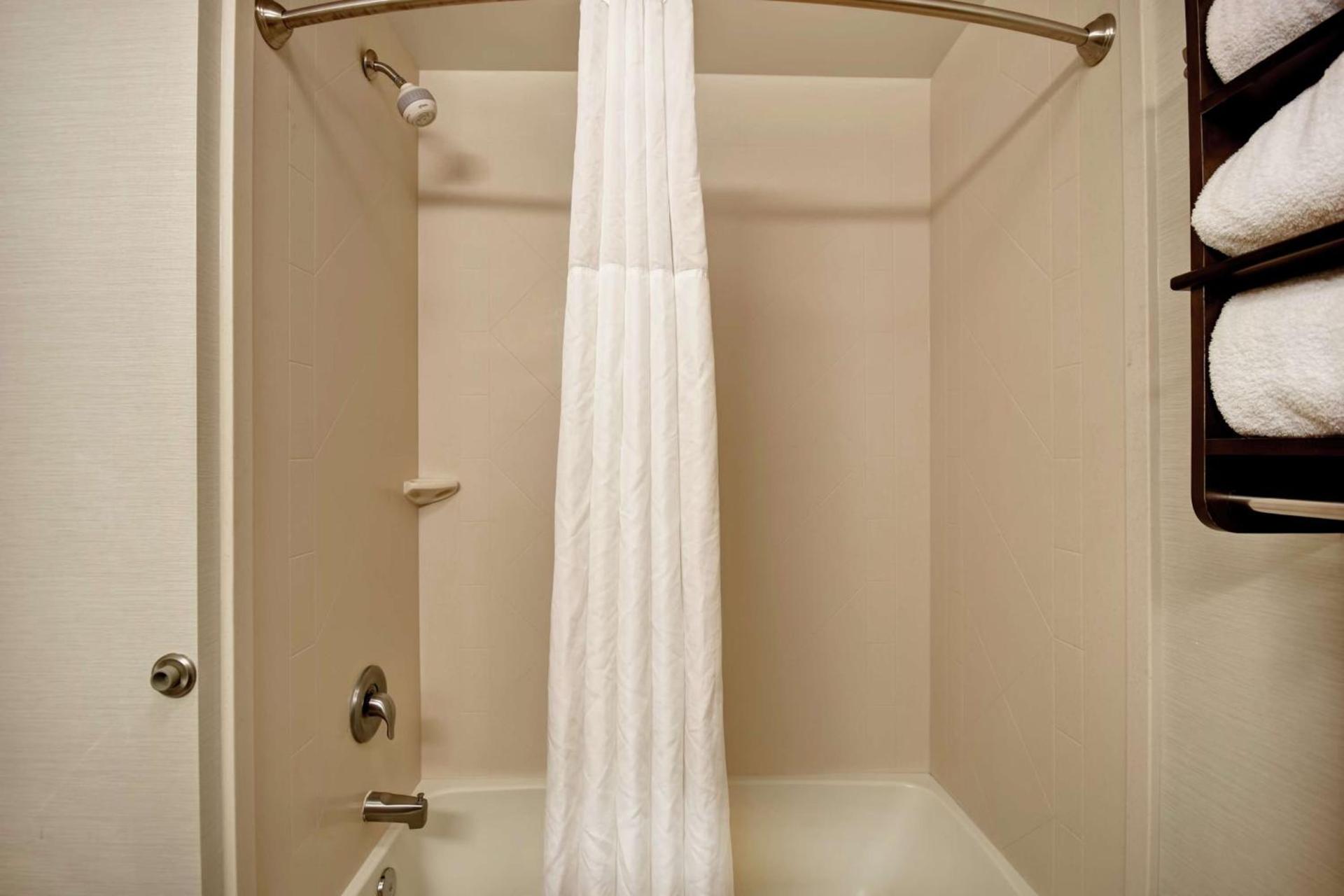 Hampton Inn Middletown photo 40
