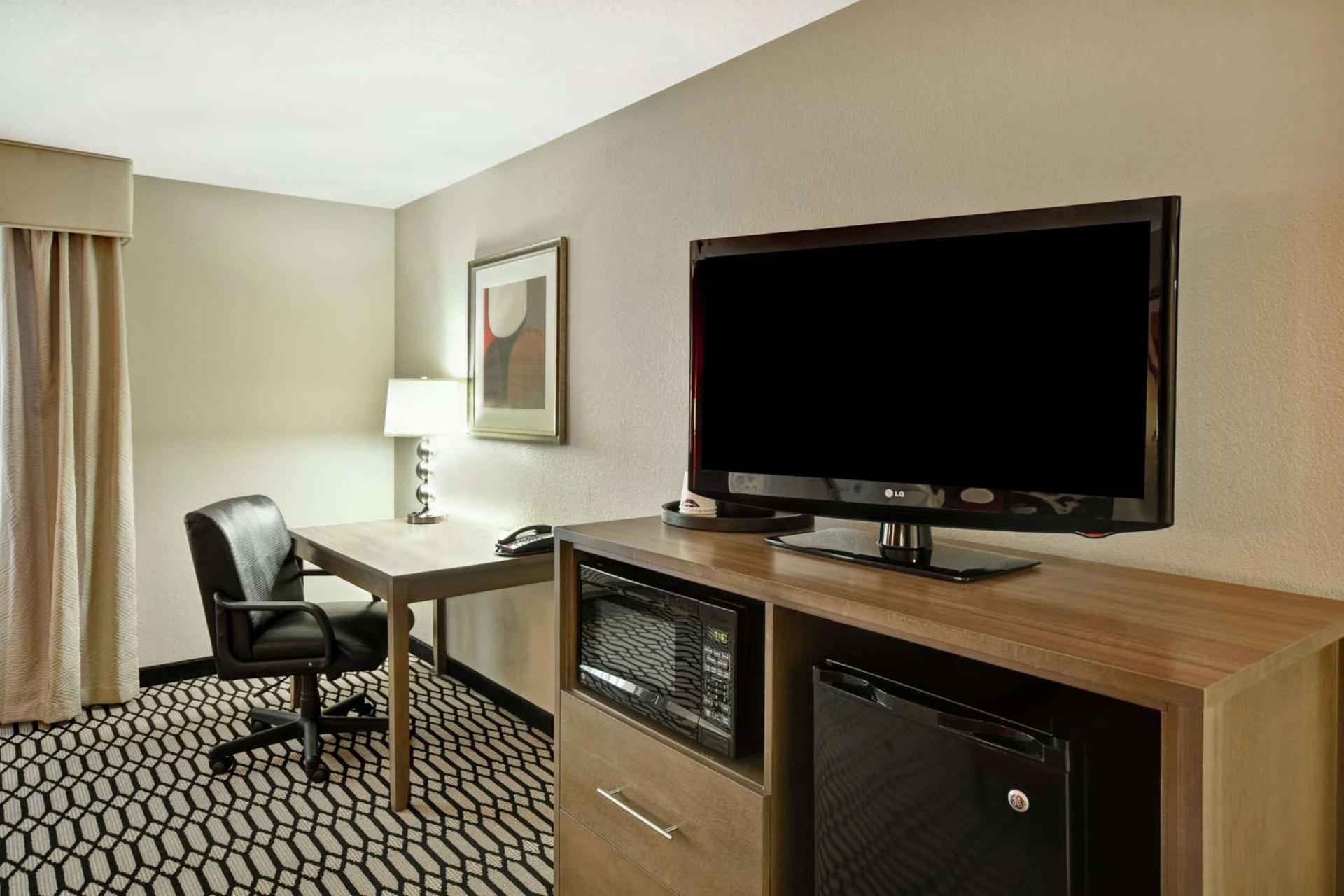 Hampton Inn Middletown photo 43
