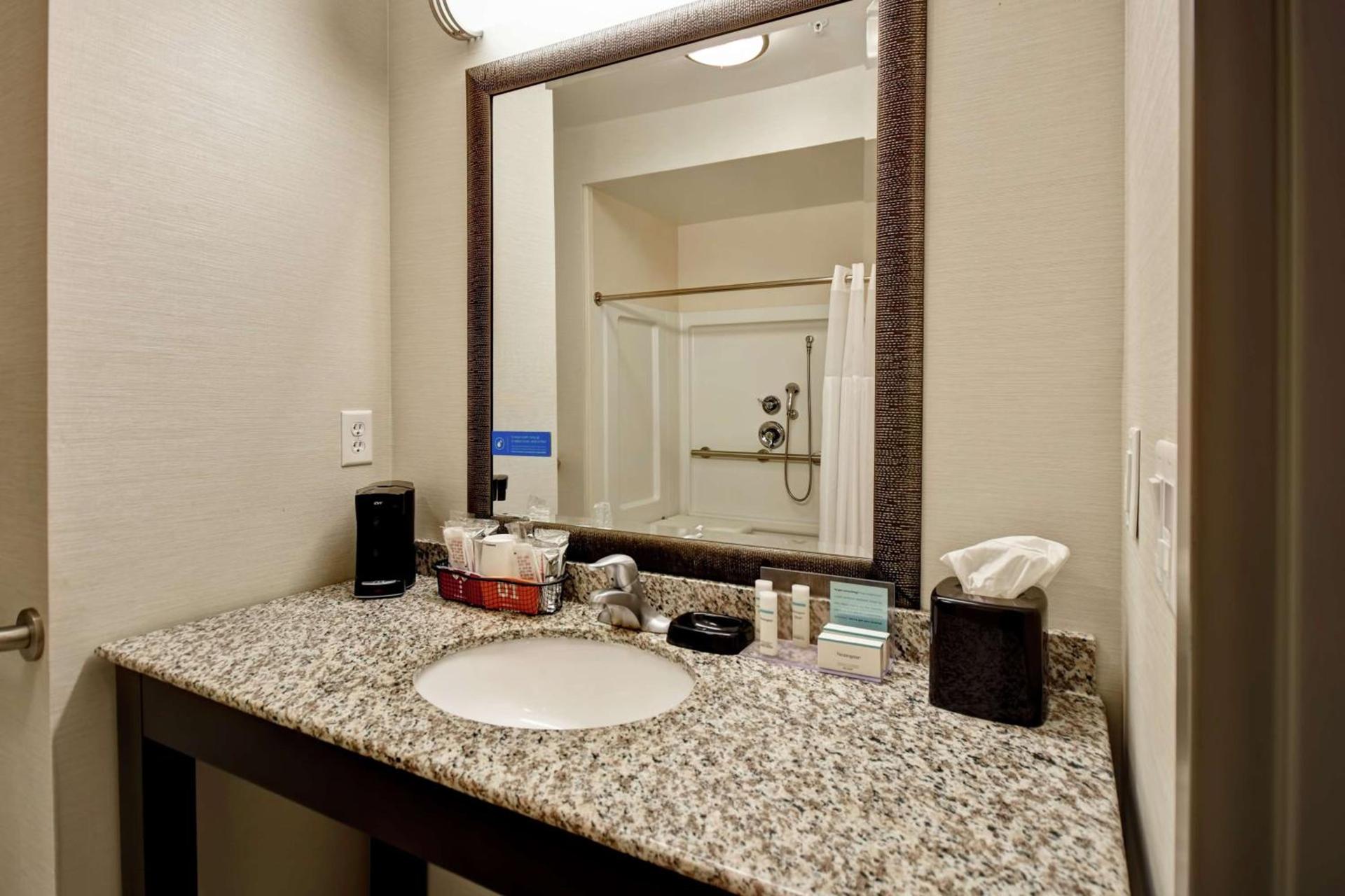 Hampton Inn Middletown photo 44