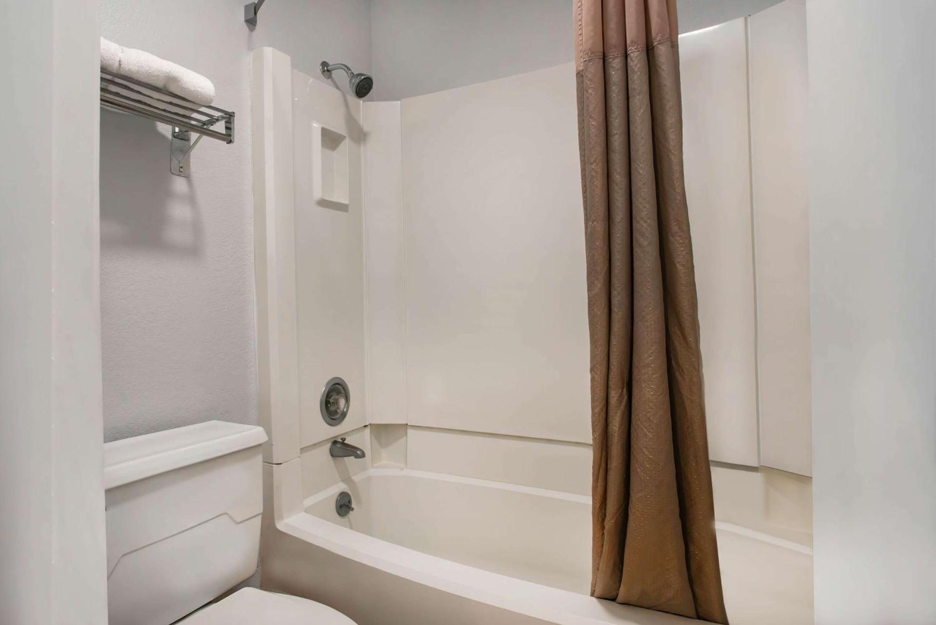 Motel 6-Gresham, OR - Portland photo 17
