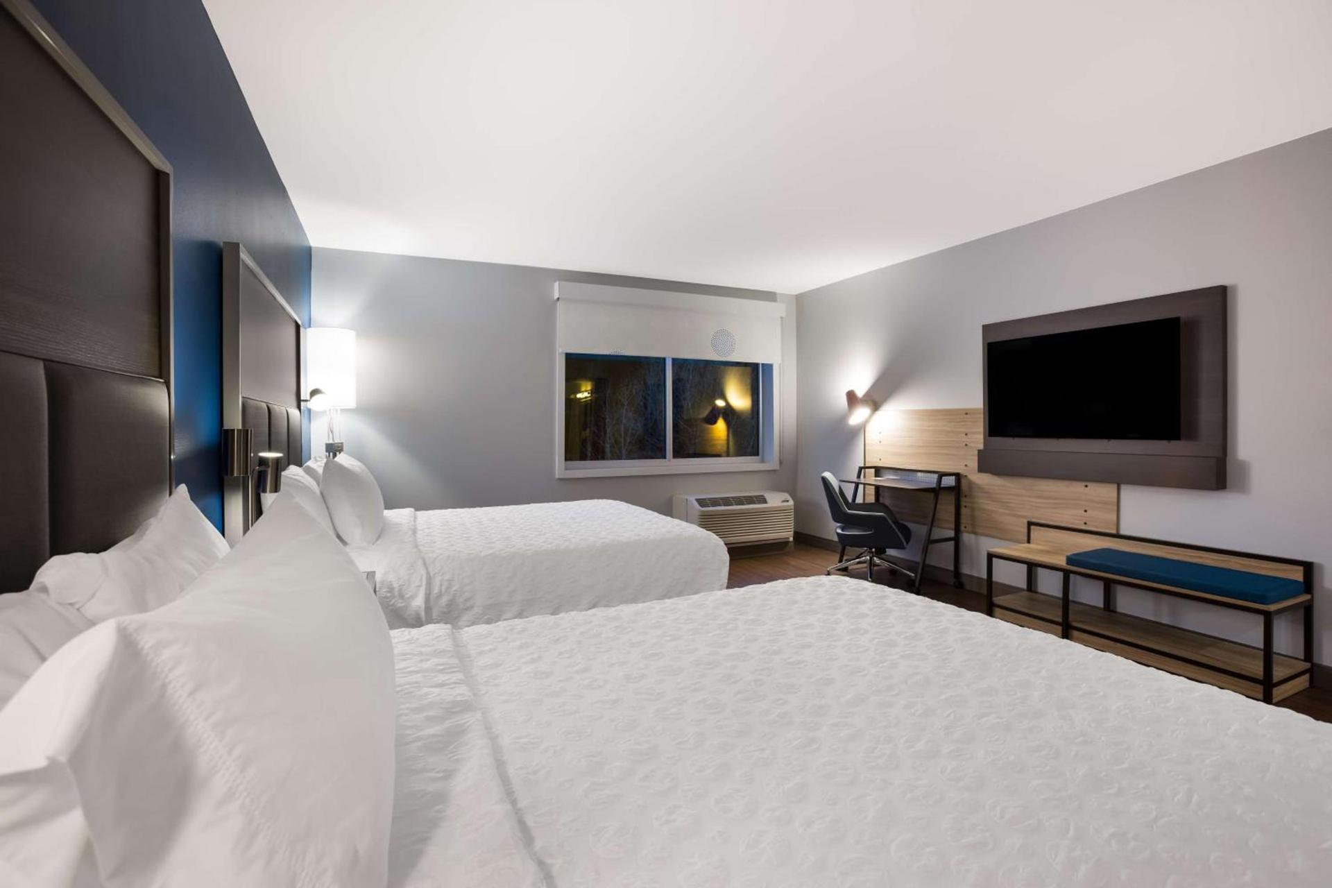 Tru By Hilton Traverse City photo 42