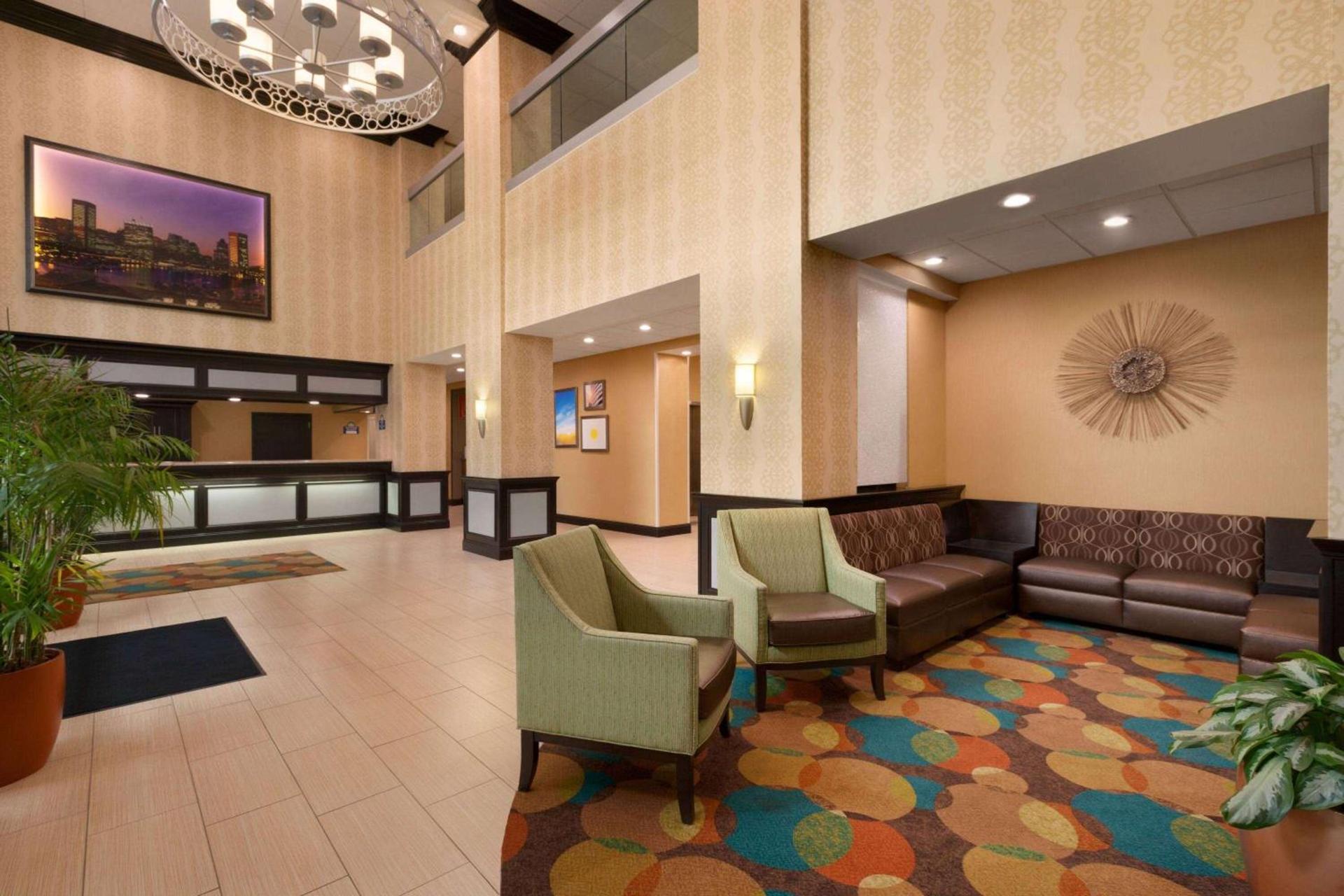 Days Inn by Wyndham Baltimore Inner Harbor photo 7