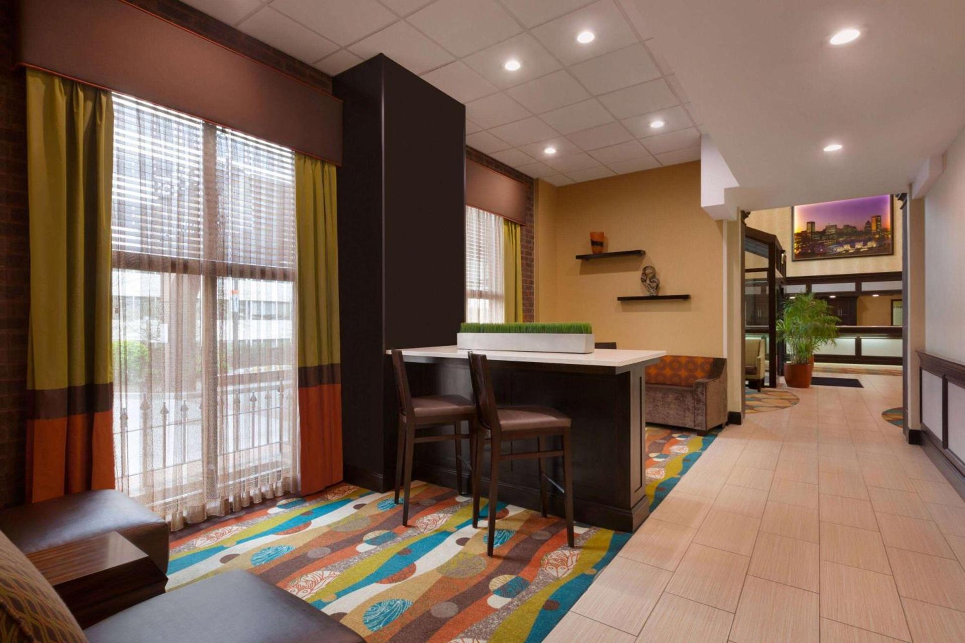 Days Inn by Wyndham Baltimore Inner Harbor photo 8