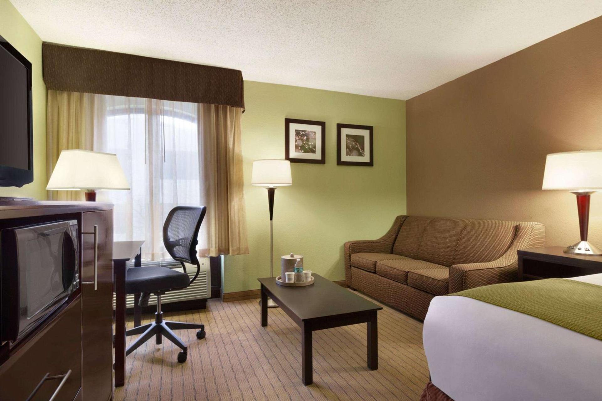 Days Inn by Wyndham Baltimore Inner Harbor photo 20