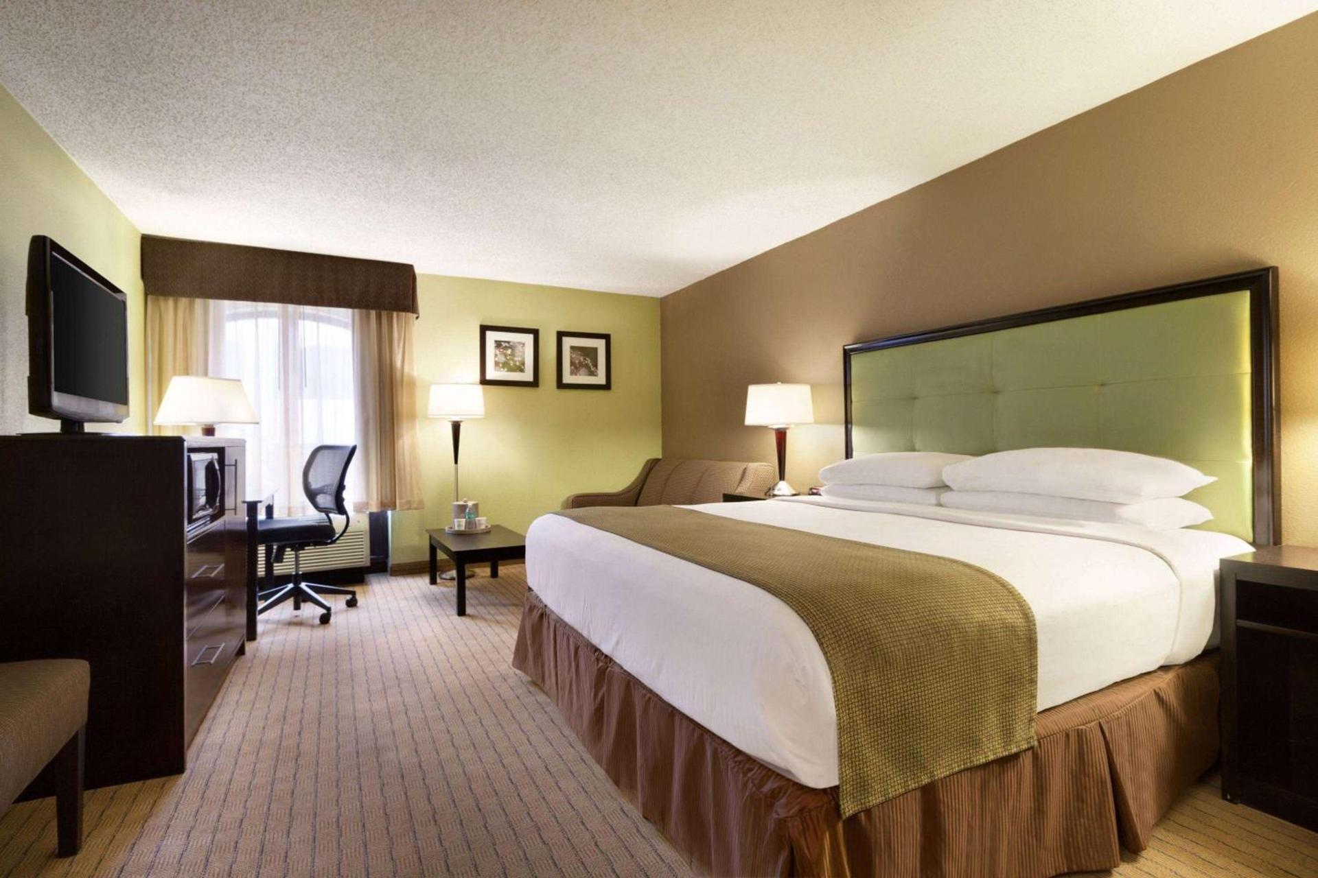 Days Inn by Wyndham Baltimore Inner Harbor photo 21