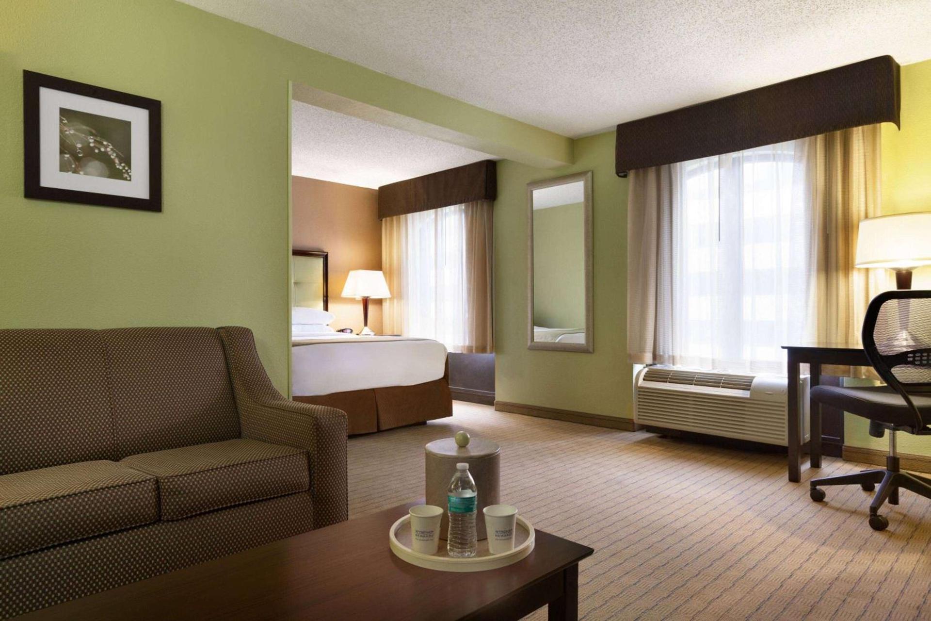 Days Inn by Wyndham Baltimore Inner Harbor photo 24