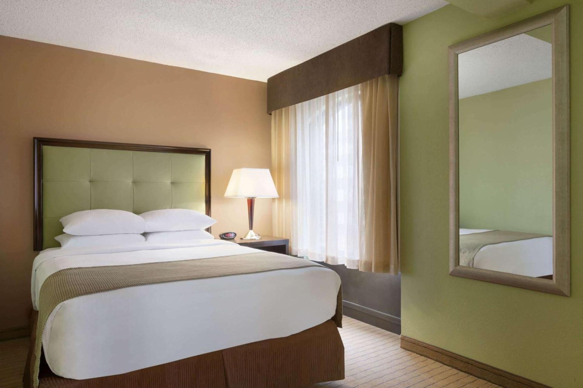 Days Inn by Wyndham Baltimore Inner Harbor photo 25