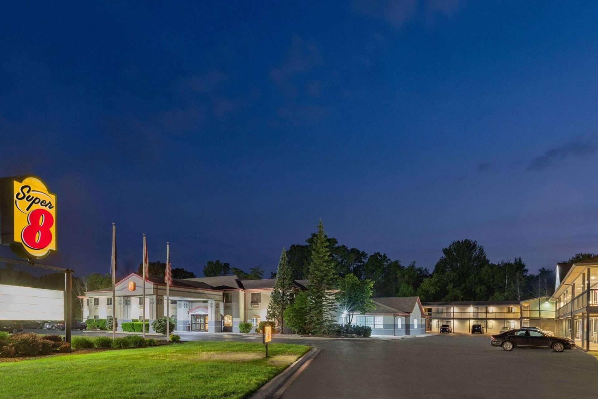 Super 8 by Wyndham Marysville/Port Huron Area photo 3