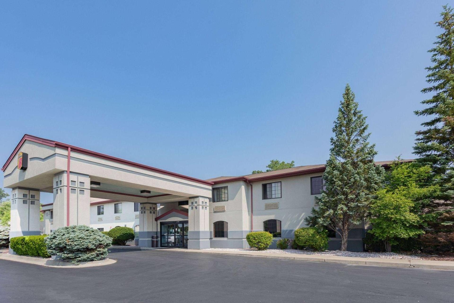 Super 8 by Wyndham Marysville/Port Huron Area photo 2