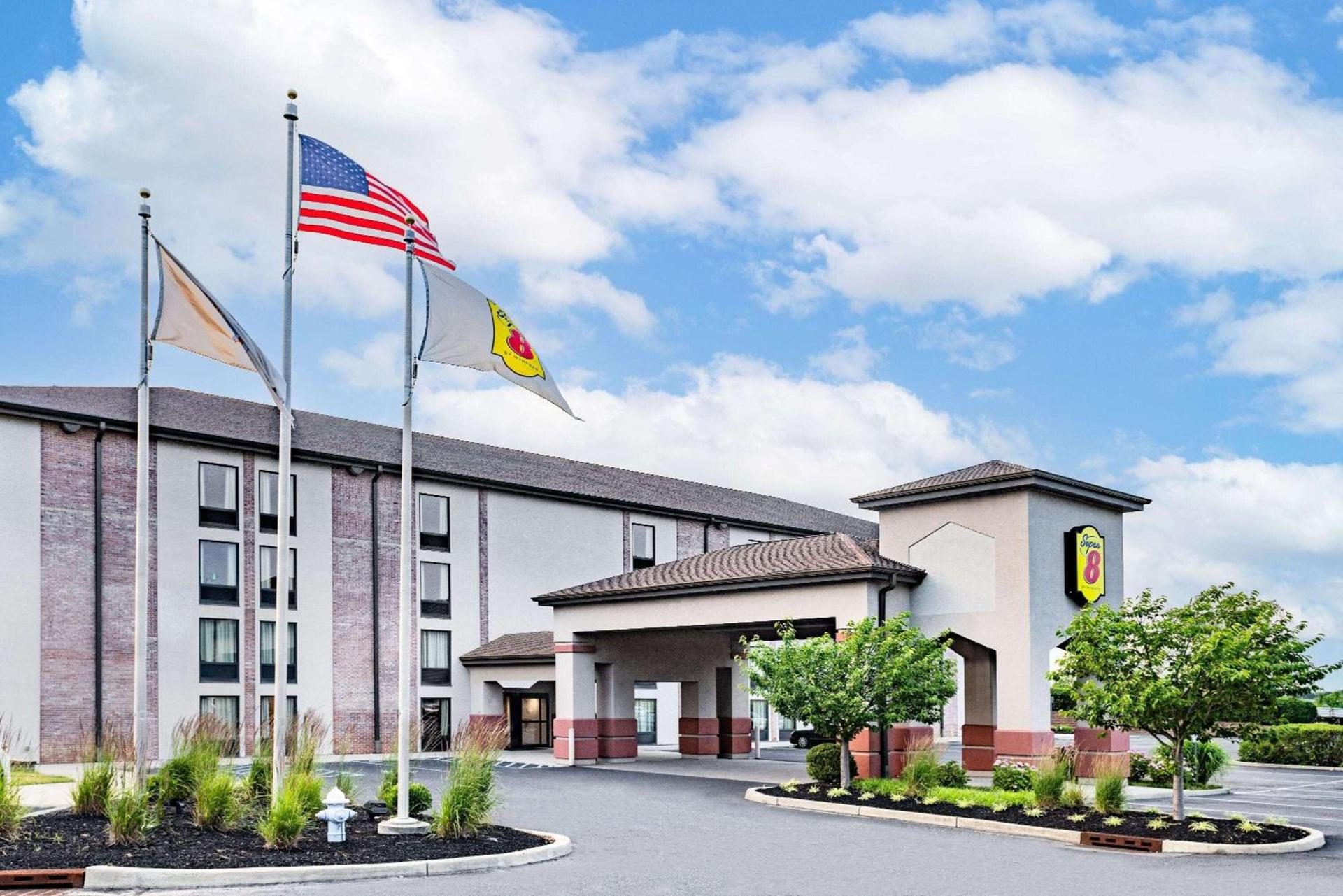 Super 8 by Wyndham Mount Laurel photo 2